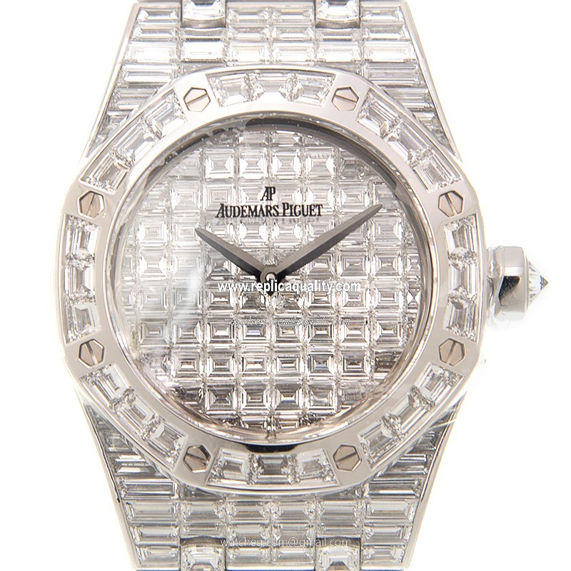 Audemars Piguet ROYAL OAK 67606BC.ZZ.9179BC.01 Quartz 18kt White Gold & Diamond Silver