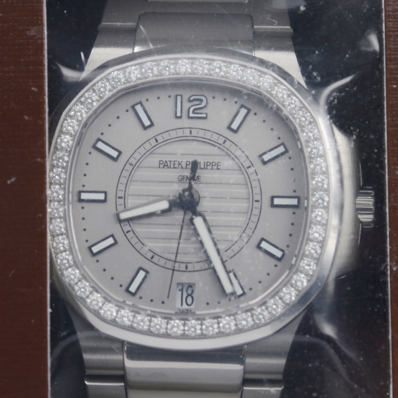Patek Philippe 7008/1A-011  1