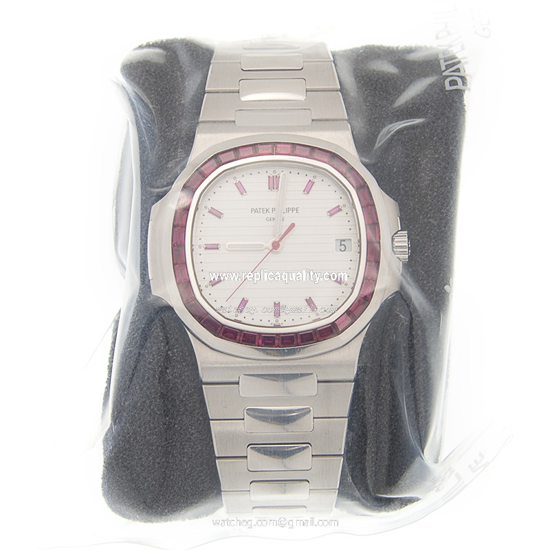 Patek Philippe 5711/112P-010  2