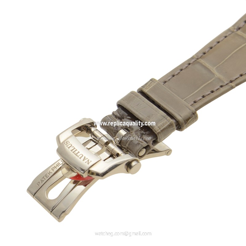 Patek Philippe 7010G-012 3