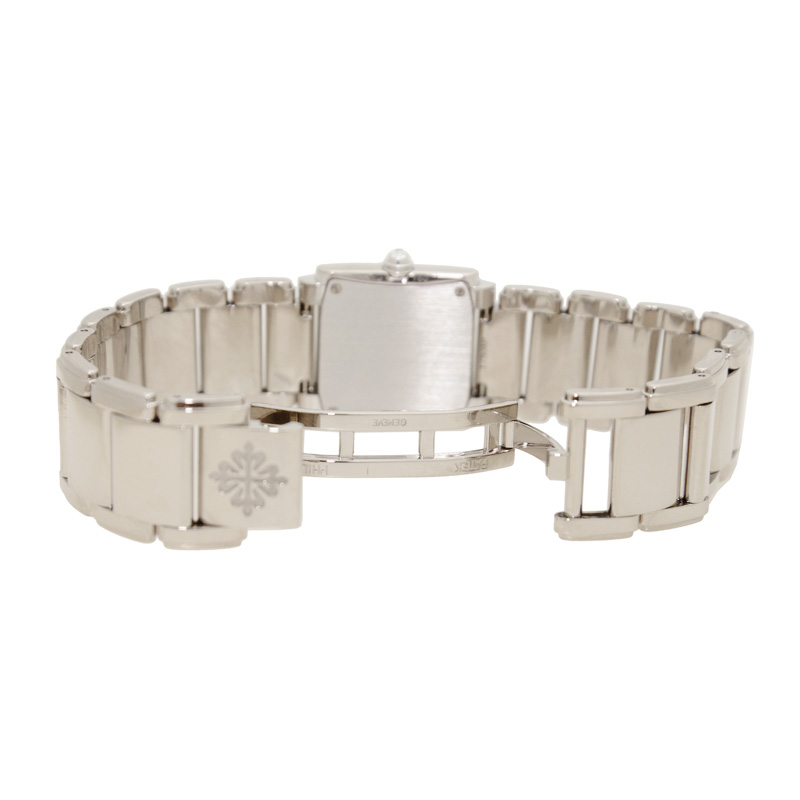 Patek Philippe 4908/200G-011 5