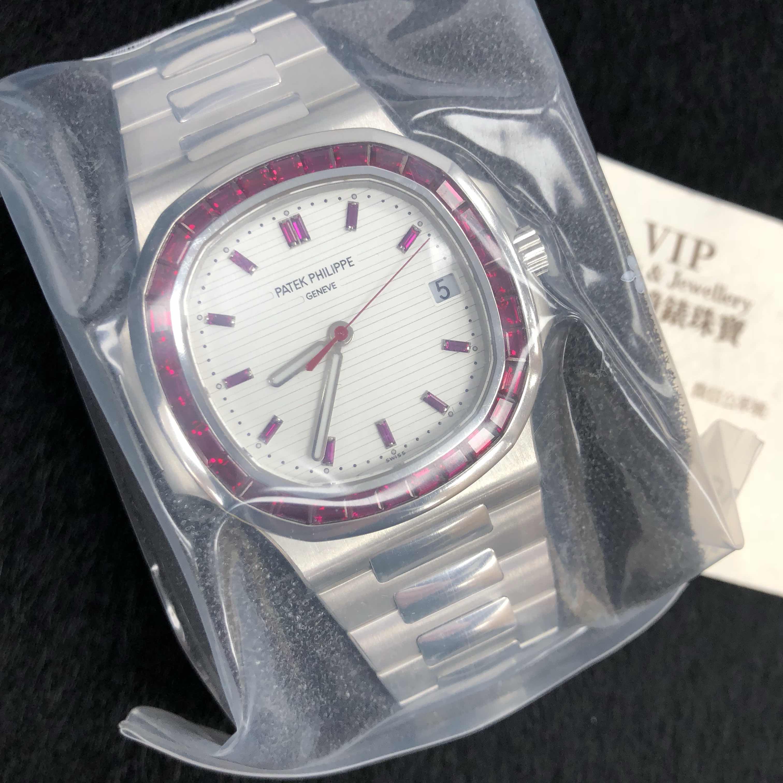 Patek Philippe 5711/112P-010  5