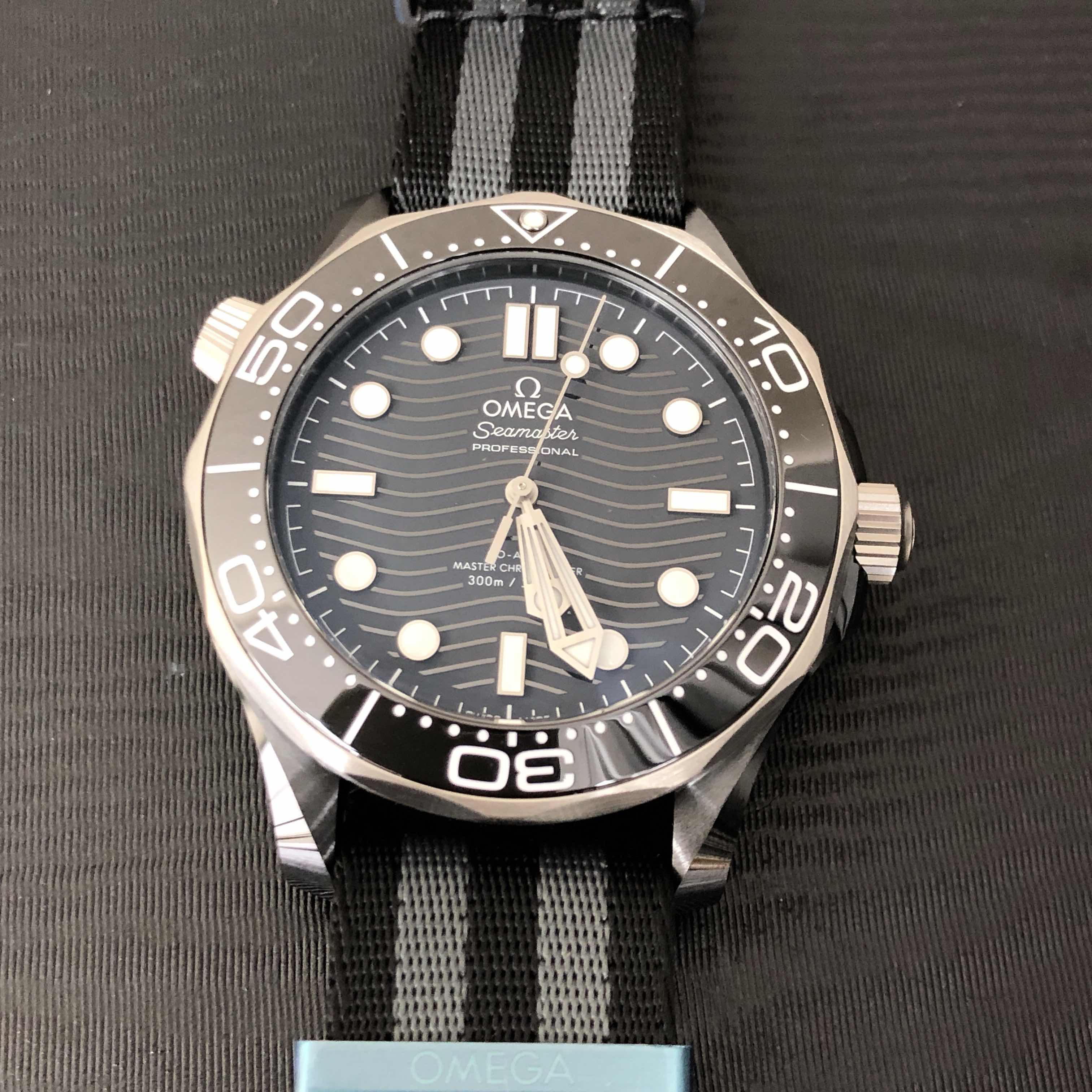 Omega 210.92.44.20.01.002 5