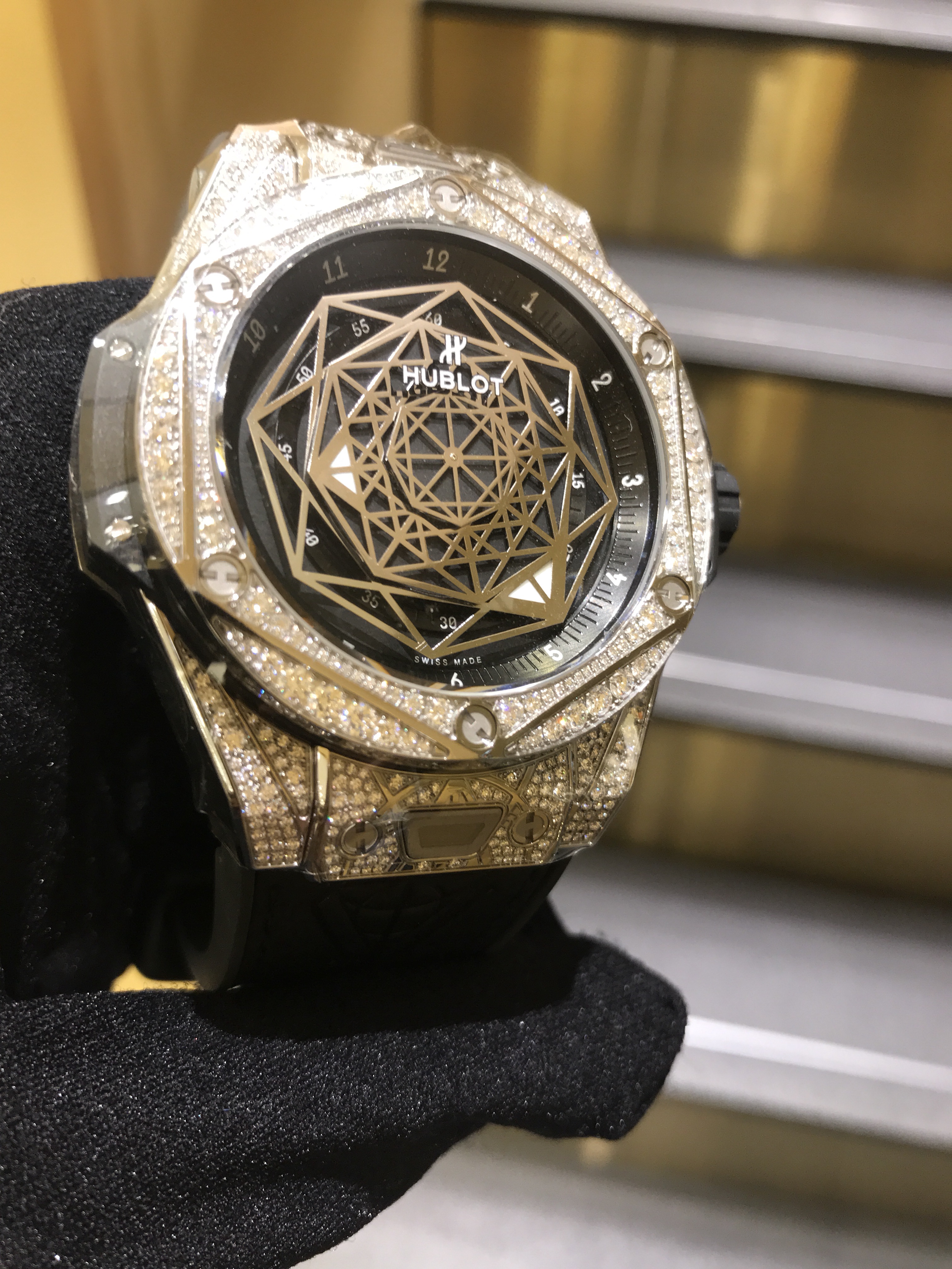 Hublot 415.NX.1112.VR.1704.MXM17 6