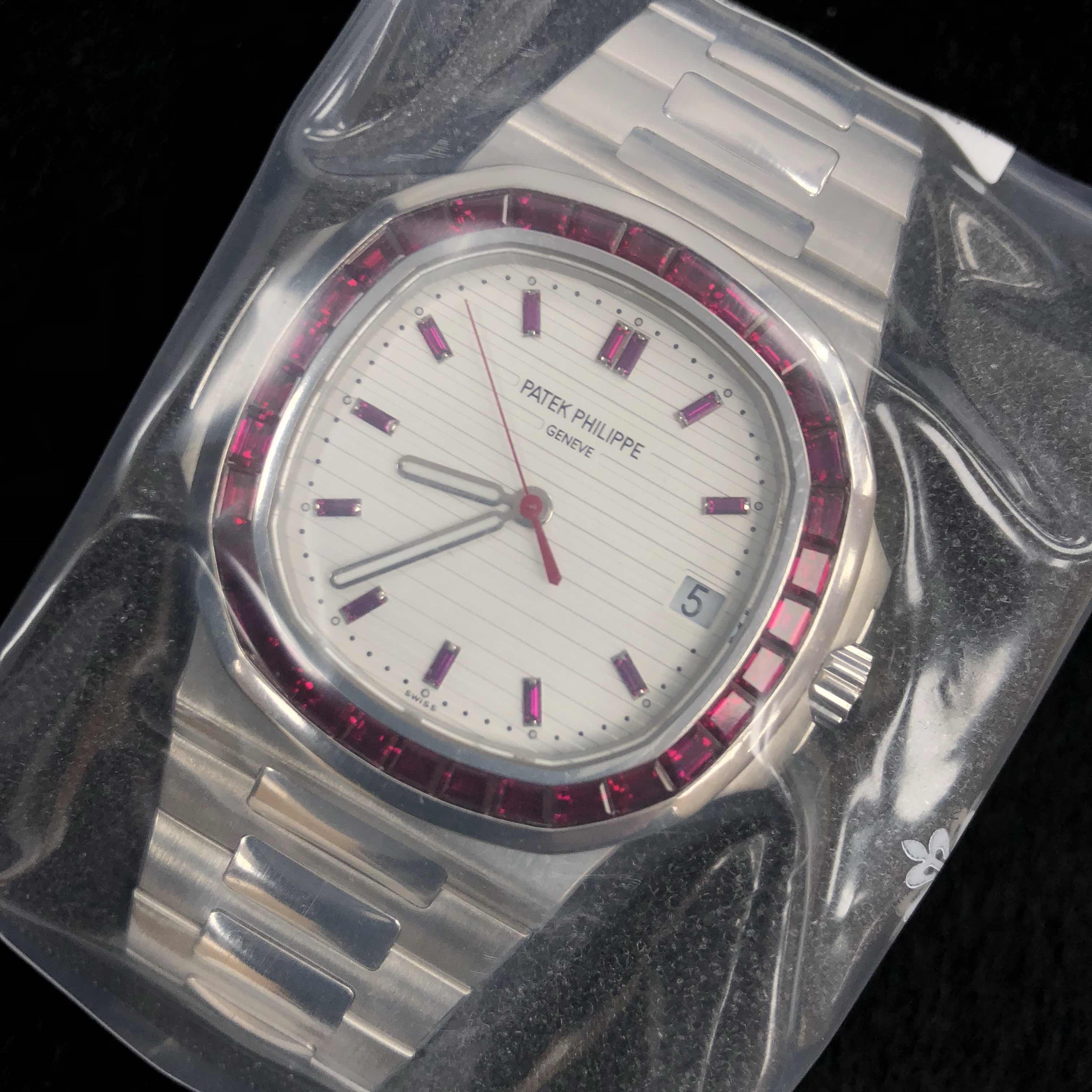 Patek Philippe 5711/112P-010  6