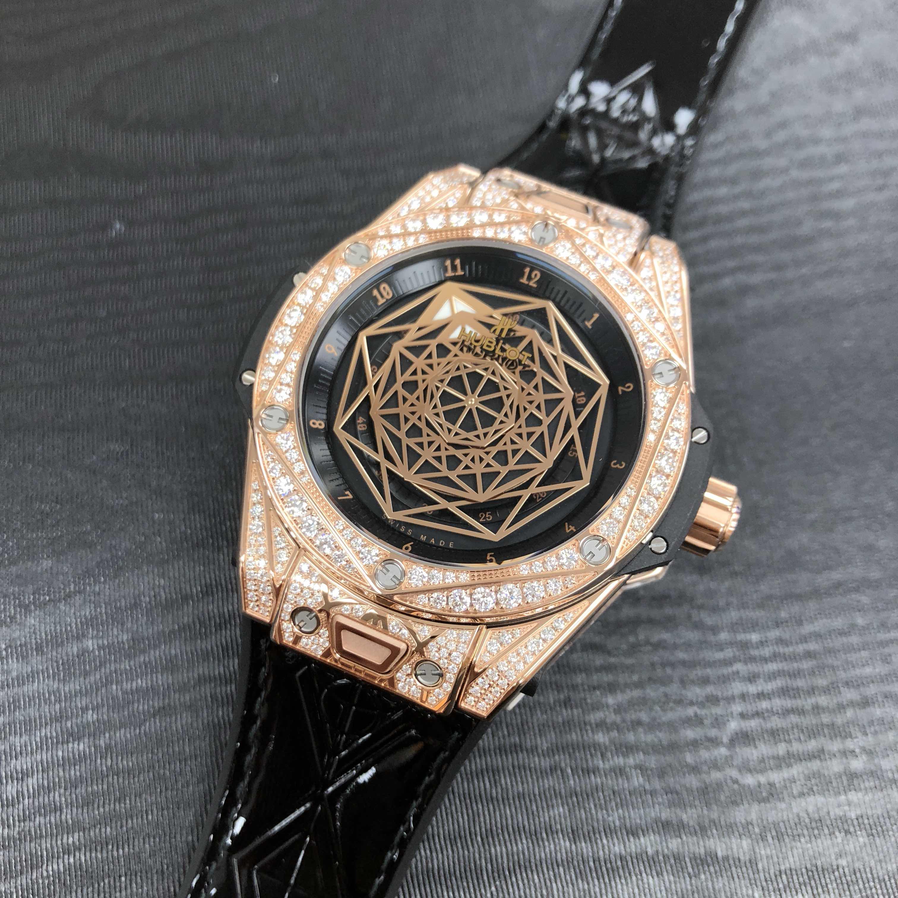 Hublot 465.OS.1118.VR.1704.MXM18 6