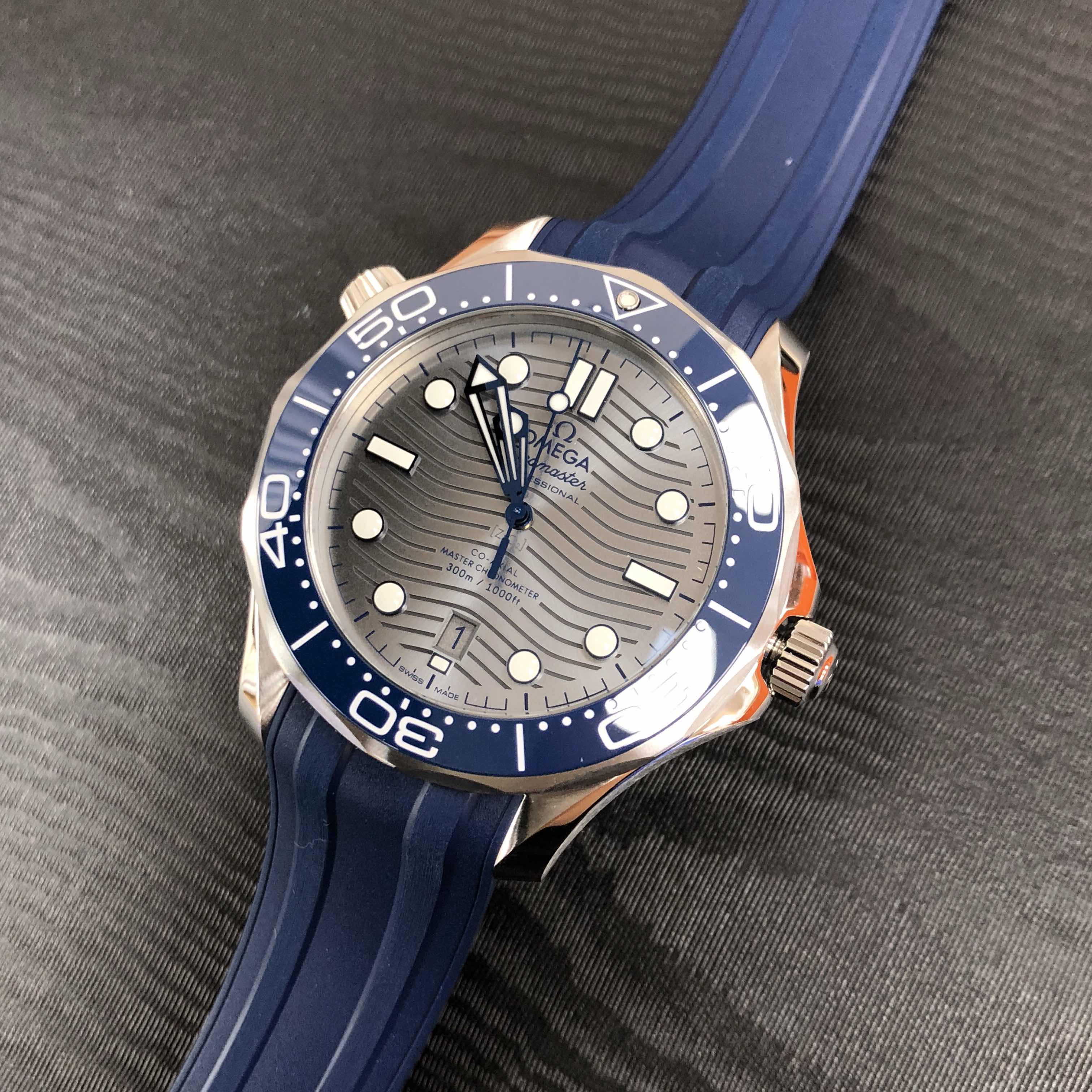 Omega 210.32.42.20.06.001 6