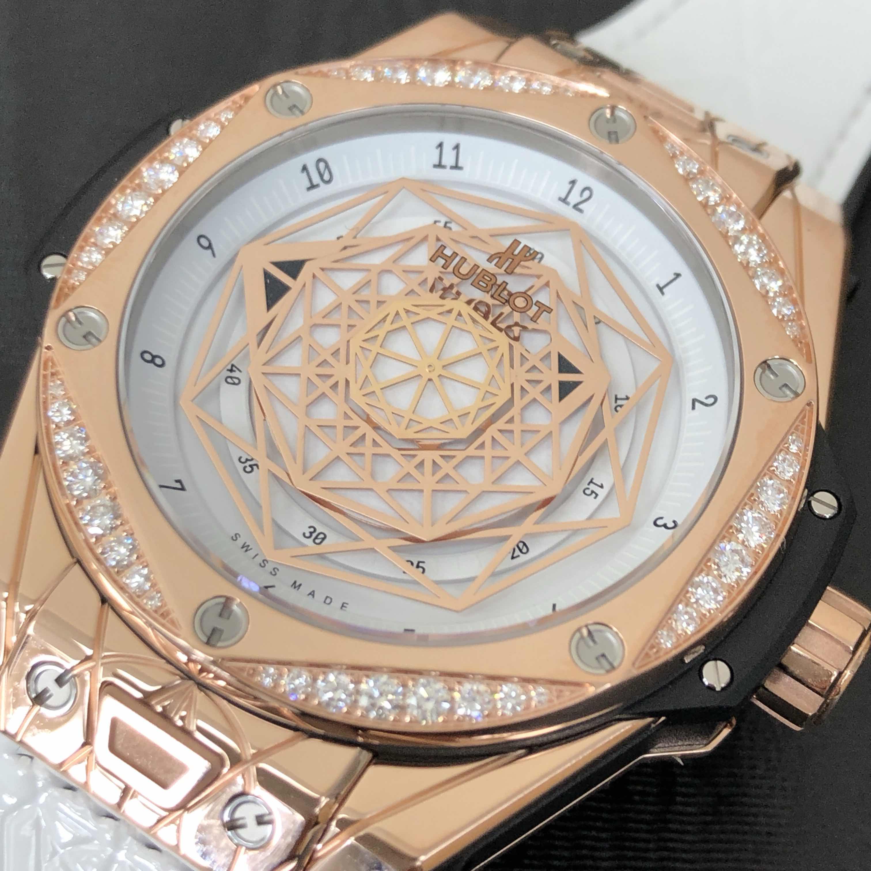 Hublot 465.OS.2028.VR.1204.MXM19 6