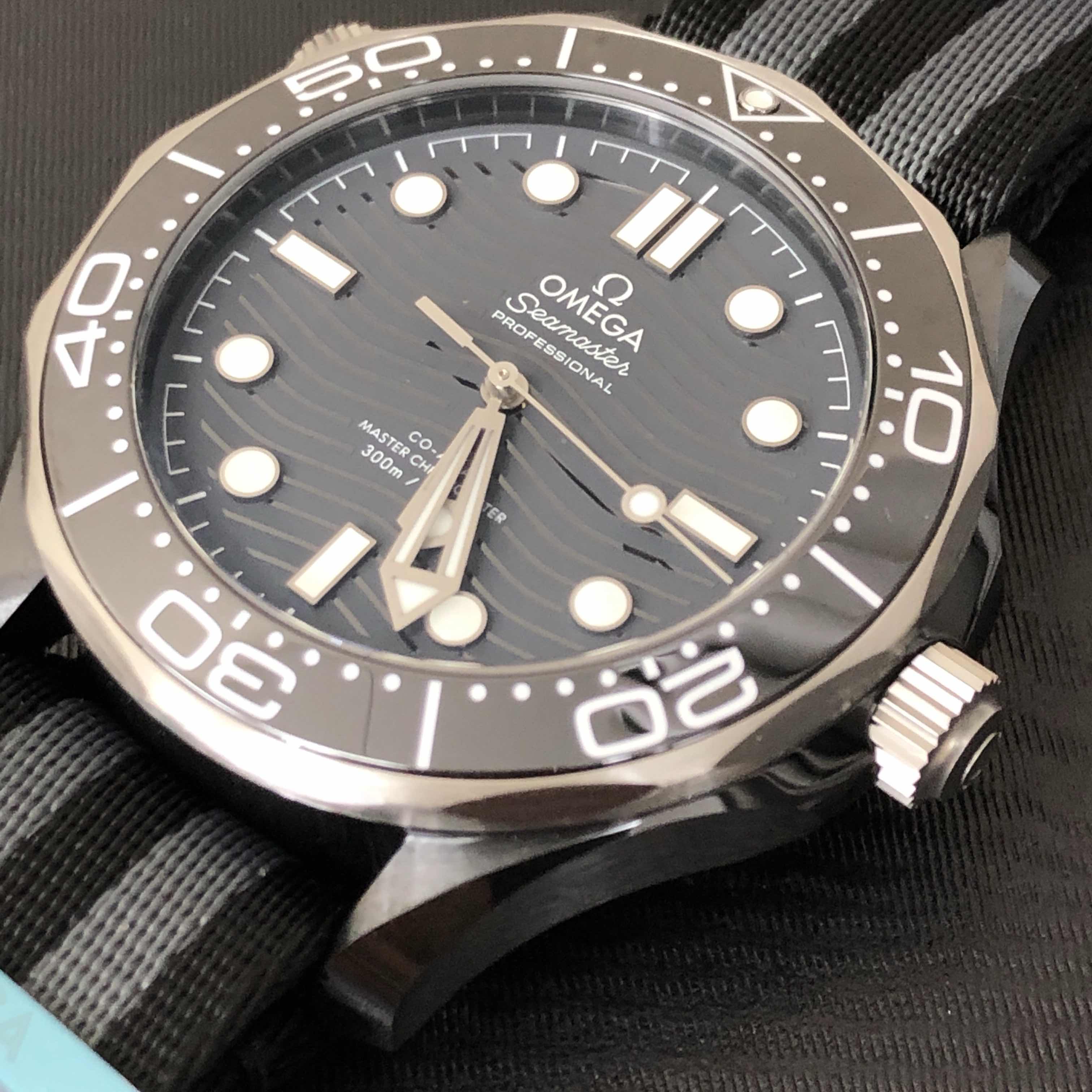 Omega 210.92.44.20.01.002 6