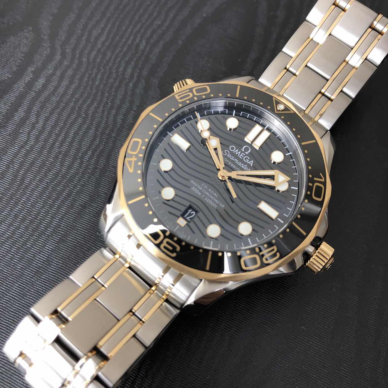 Omega 210.20.42.20.01.002 6