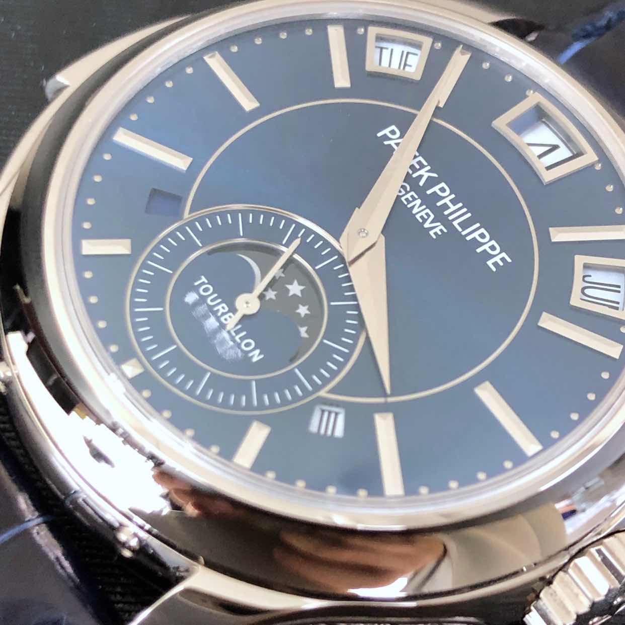 Patek Philippe 5207G-001 6