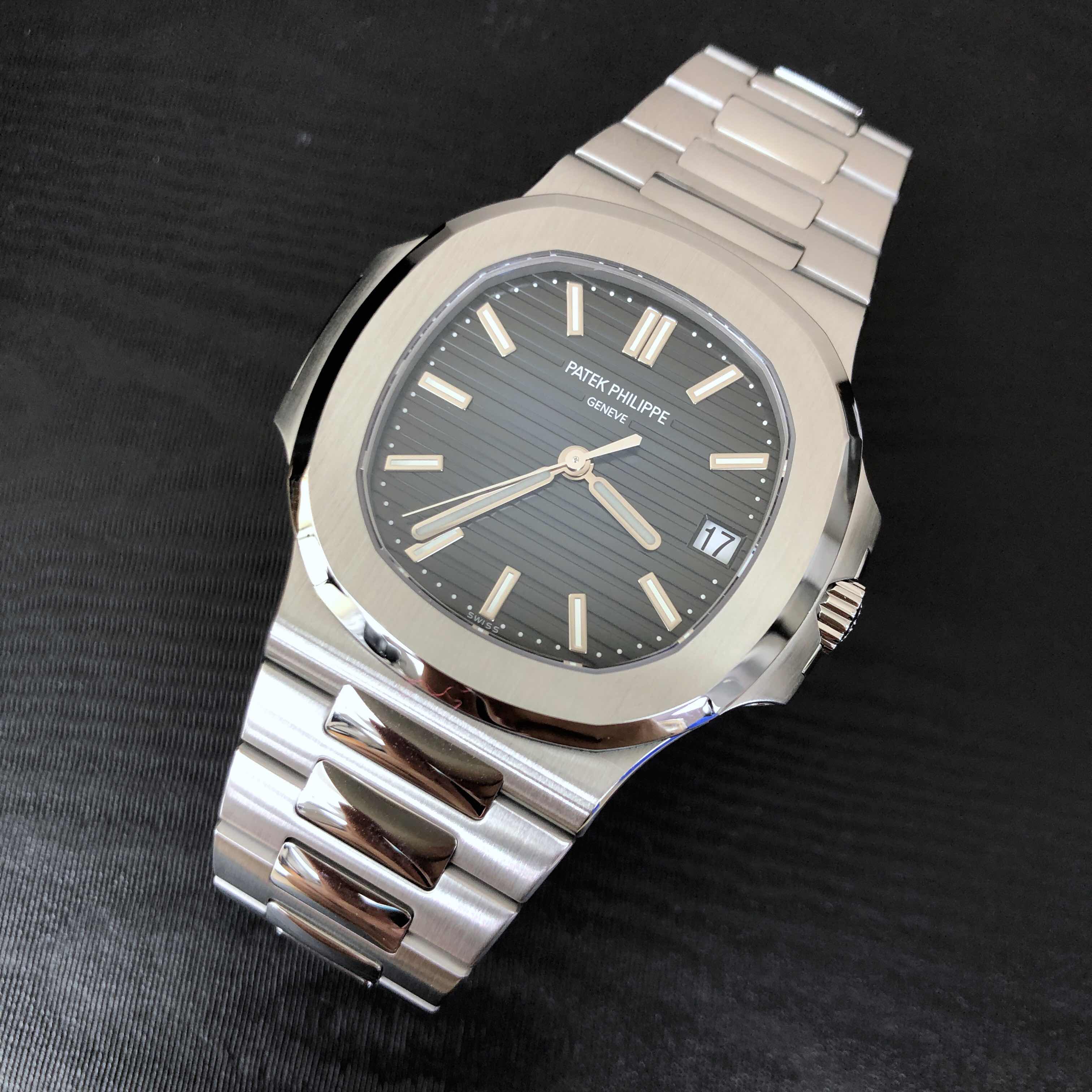 Patek Philippe 5711/1A-010 6