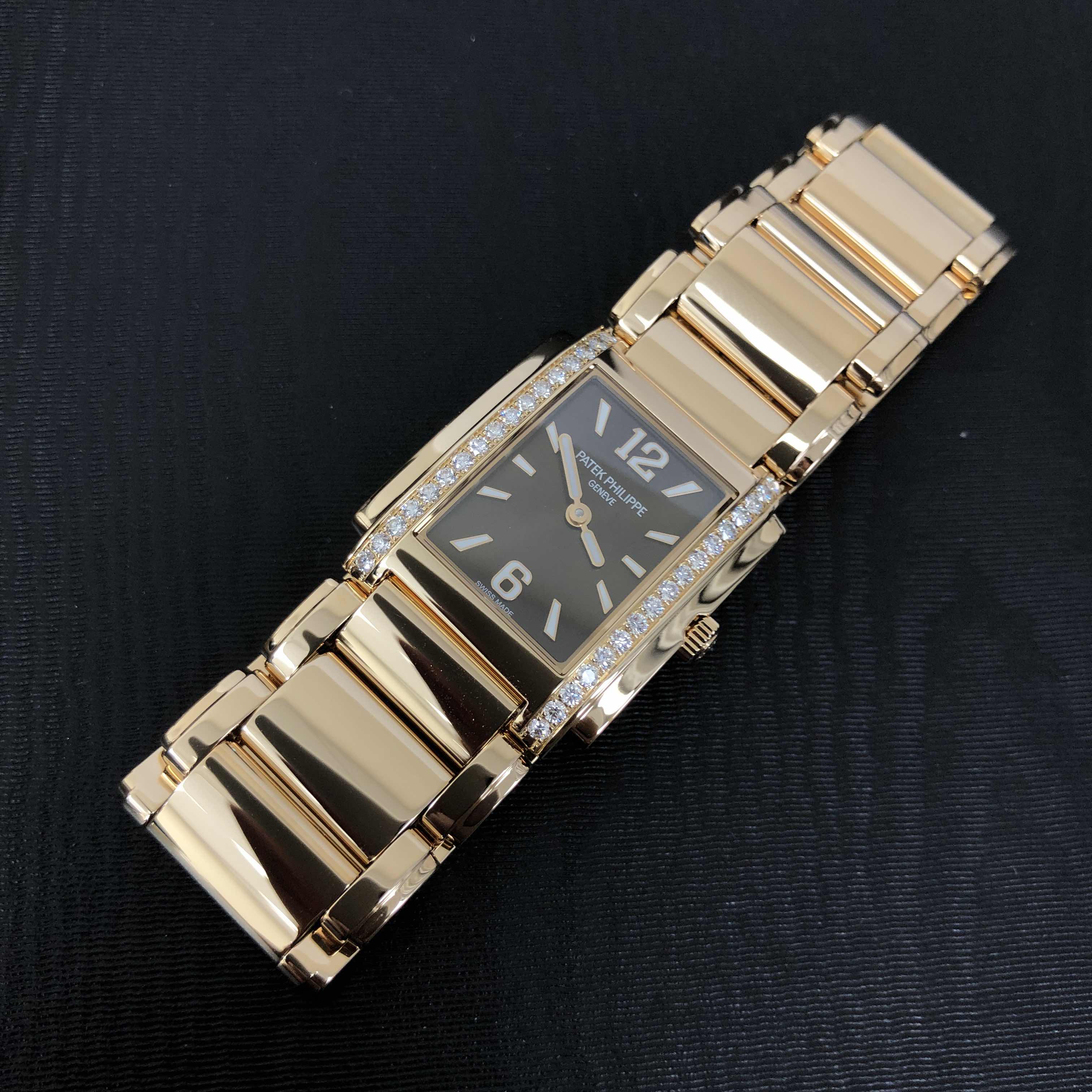 Patek Philippe 4910/1201R-001 6