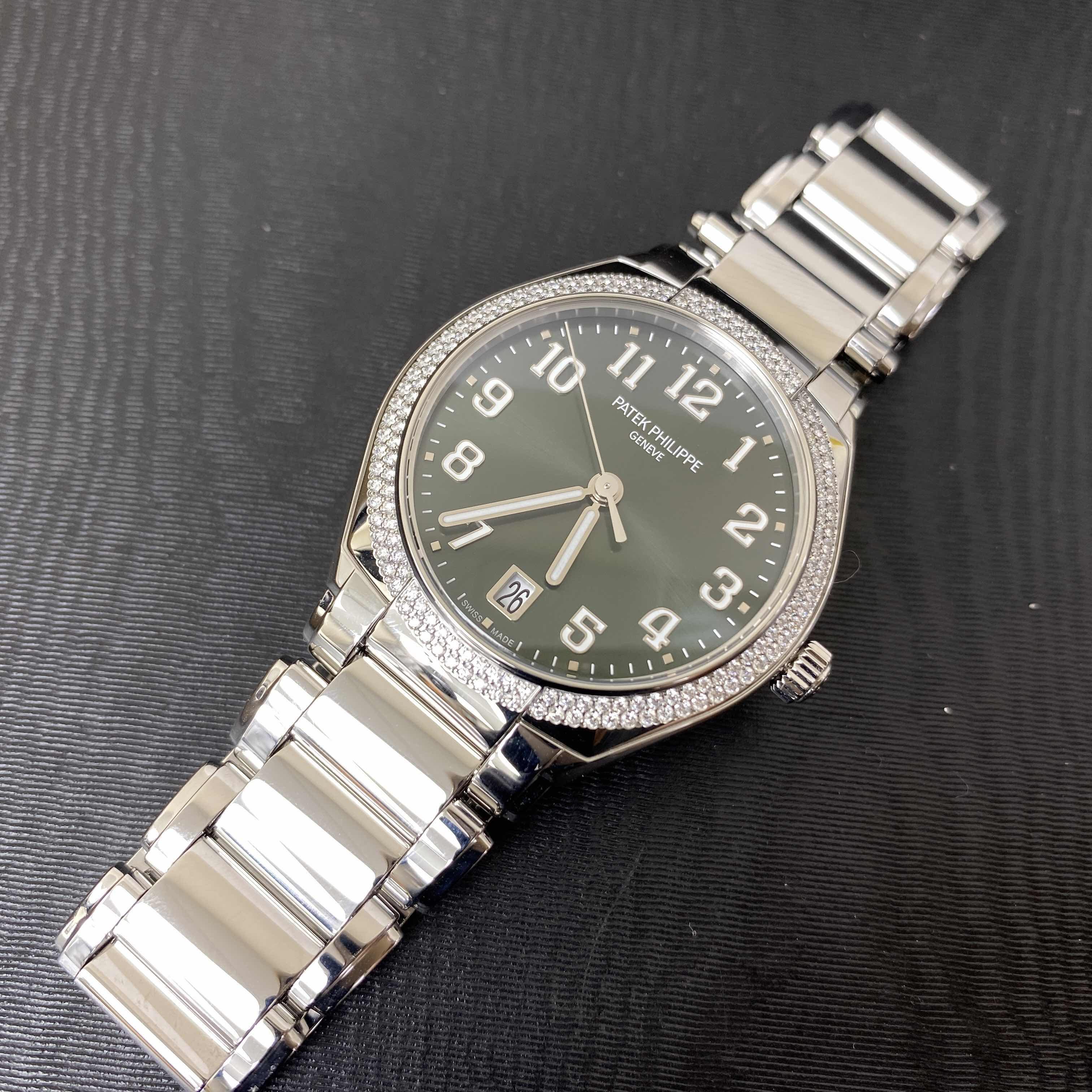 Patek Philippe 7300/1200A-011 6
