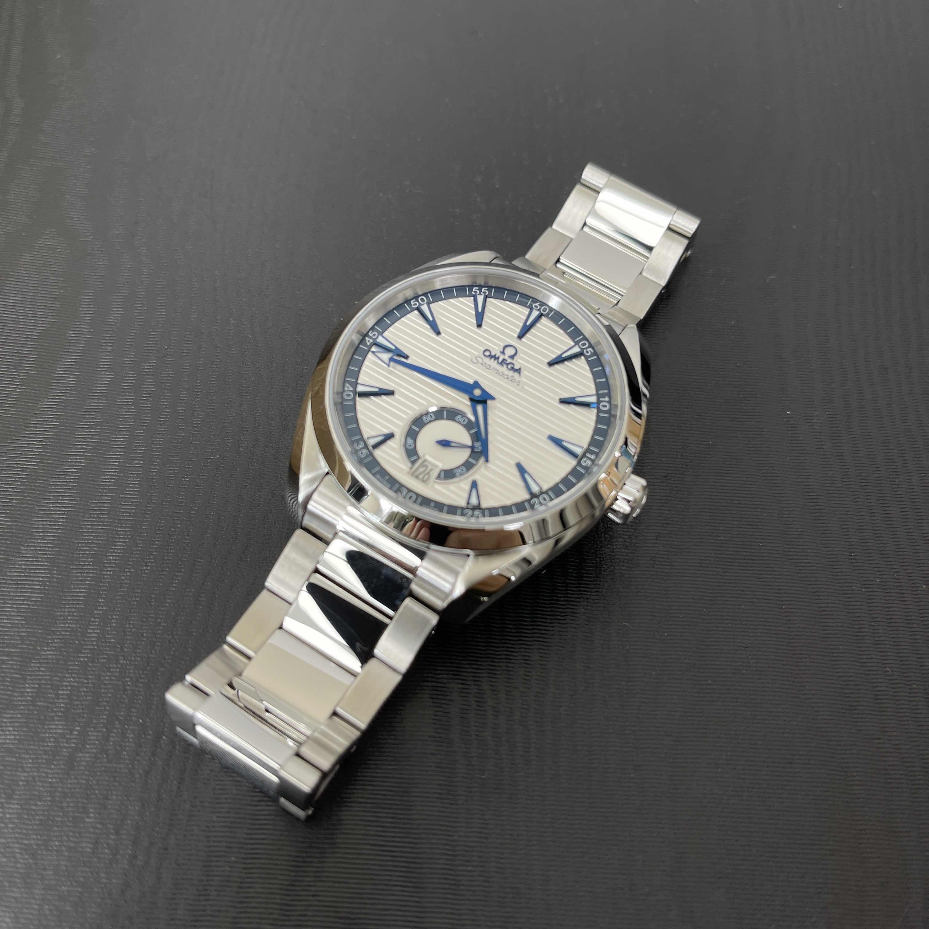 Omega 220.10.41.21.02.004  6