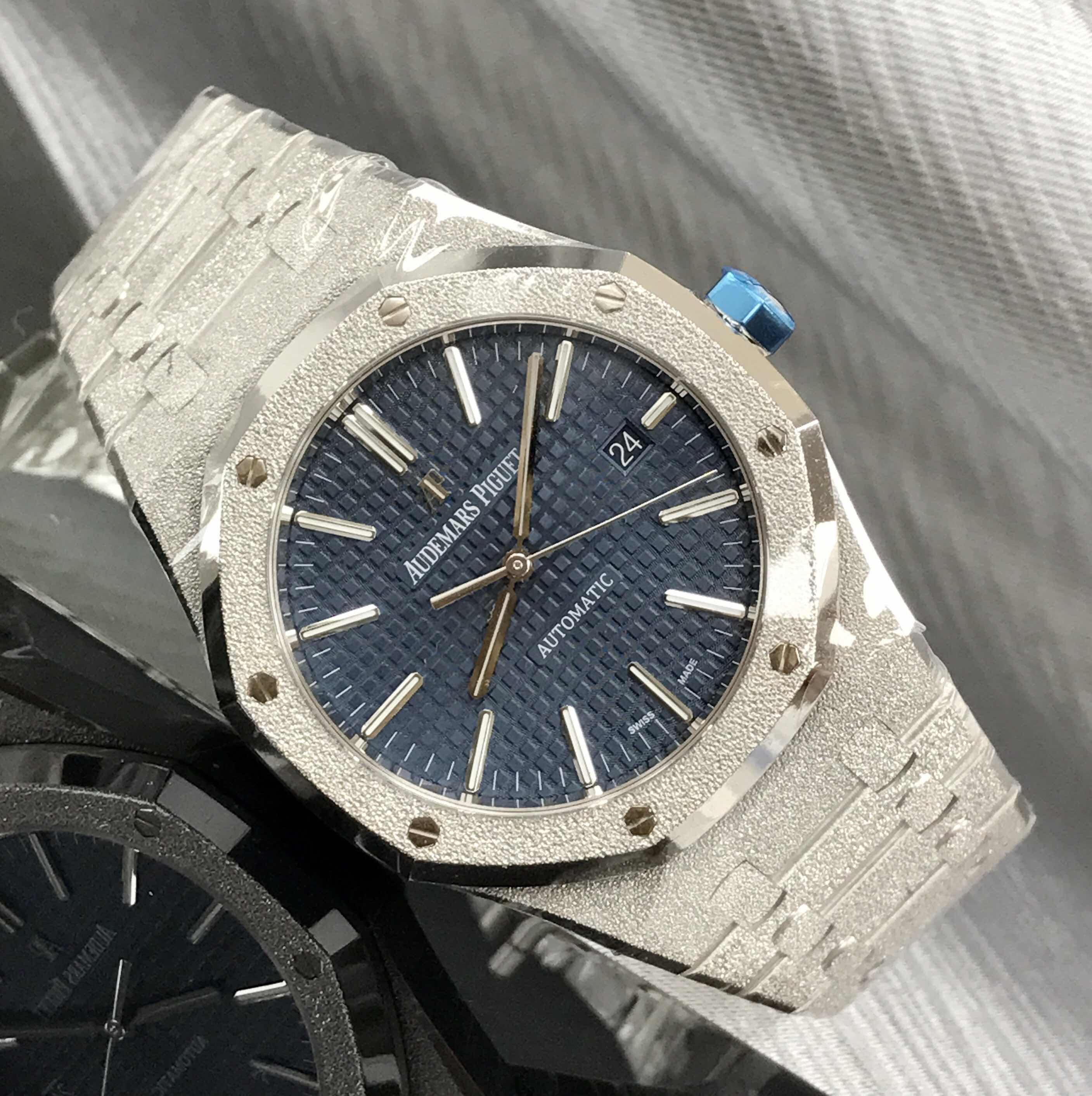 Audemars Piguet 15410BC.GG.1224BC.01  7