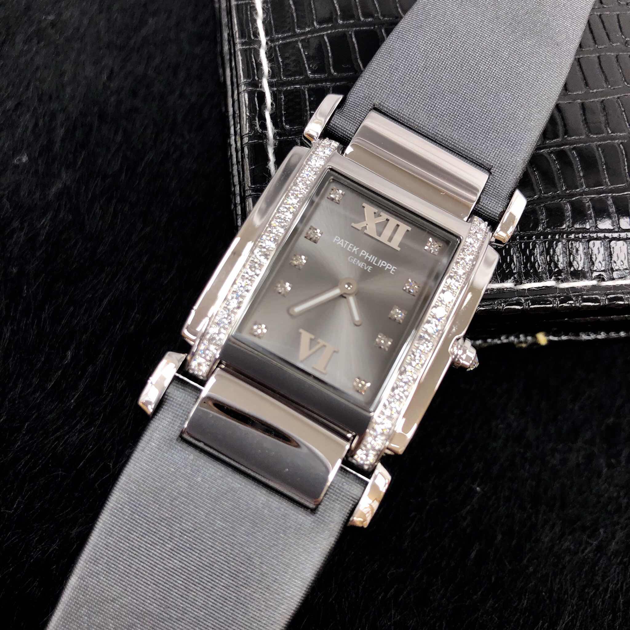 Patek Philippe 4920G-001 7