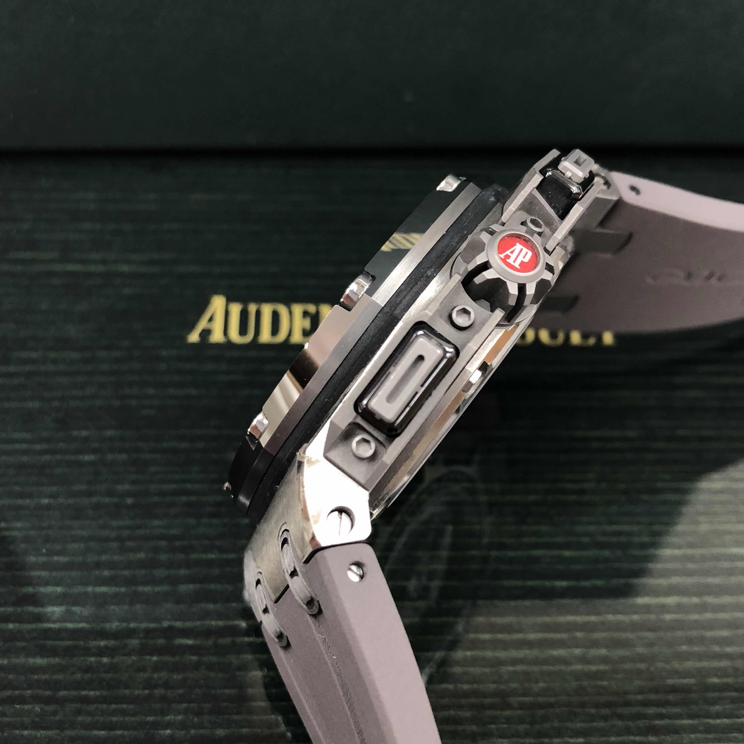 Audemars Piguet 26568IM.OO.A004CA.01 7