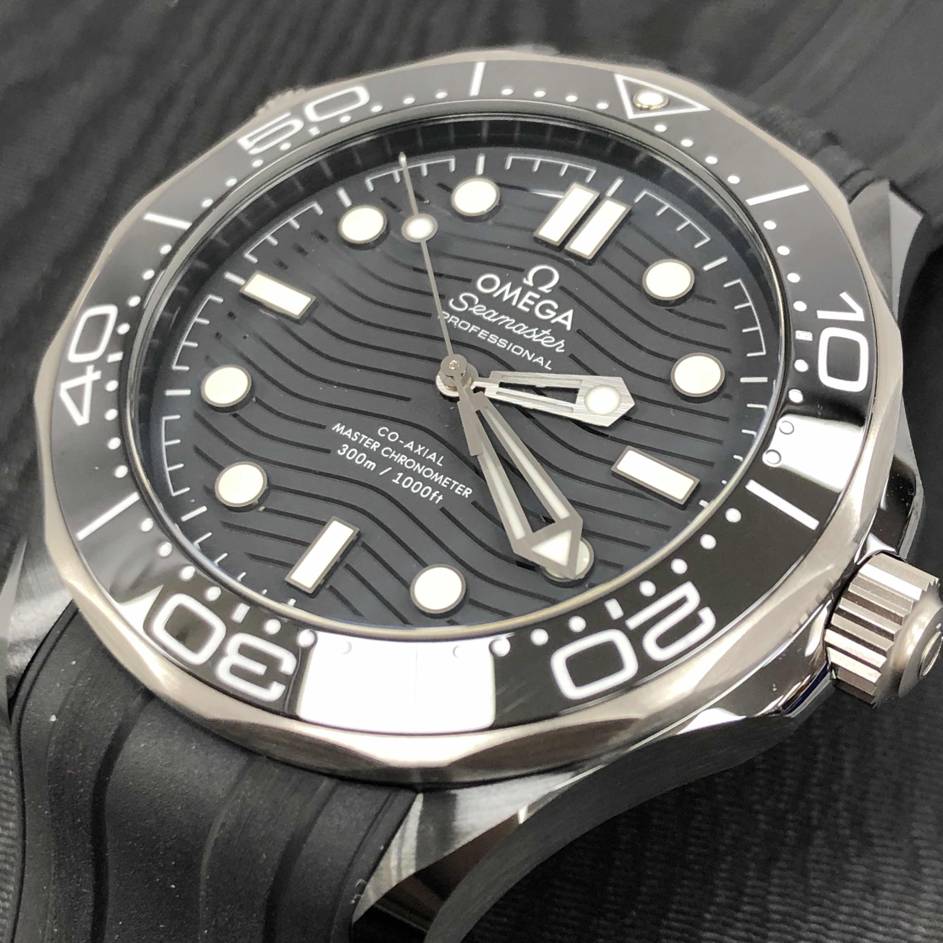 Omega 210.92.44.20.01.001 7