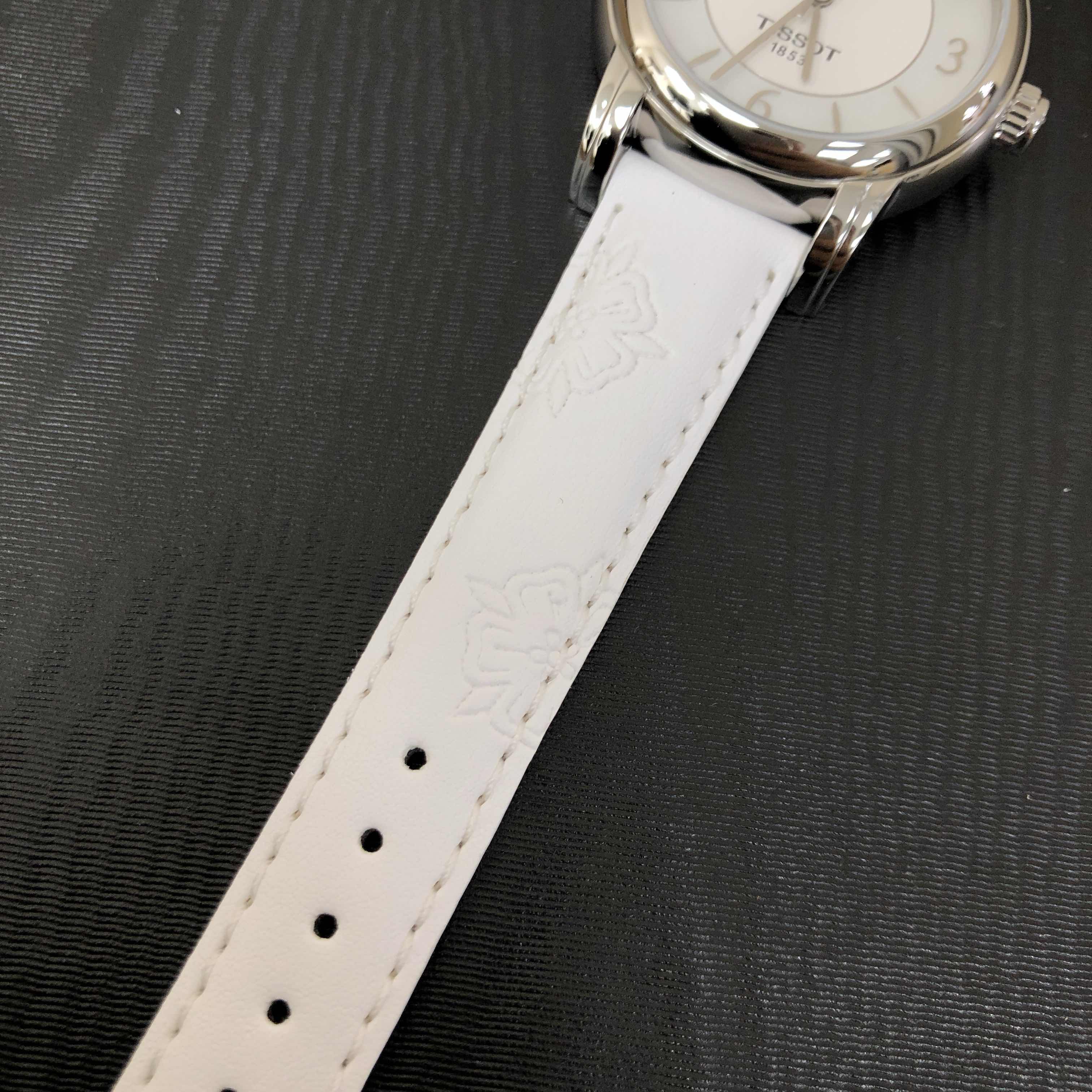 Tissot T050.207.17.117.05  7