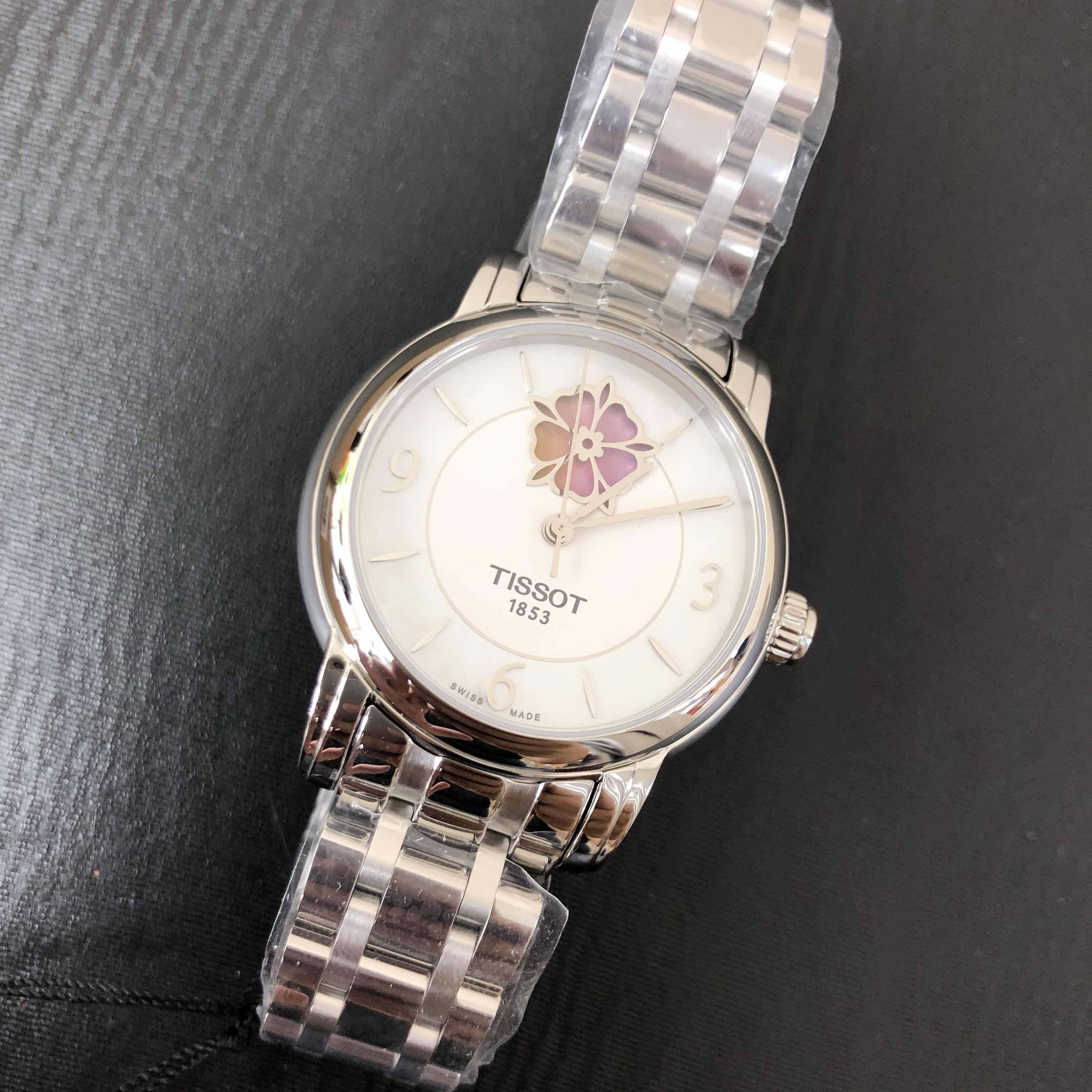 Tissot T050.207.11.117.05 7