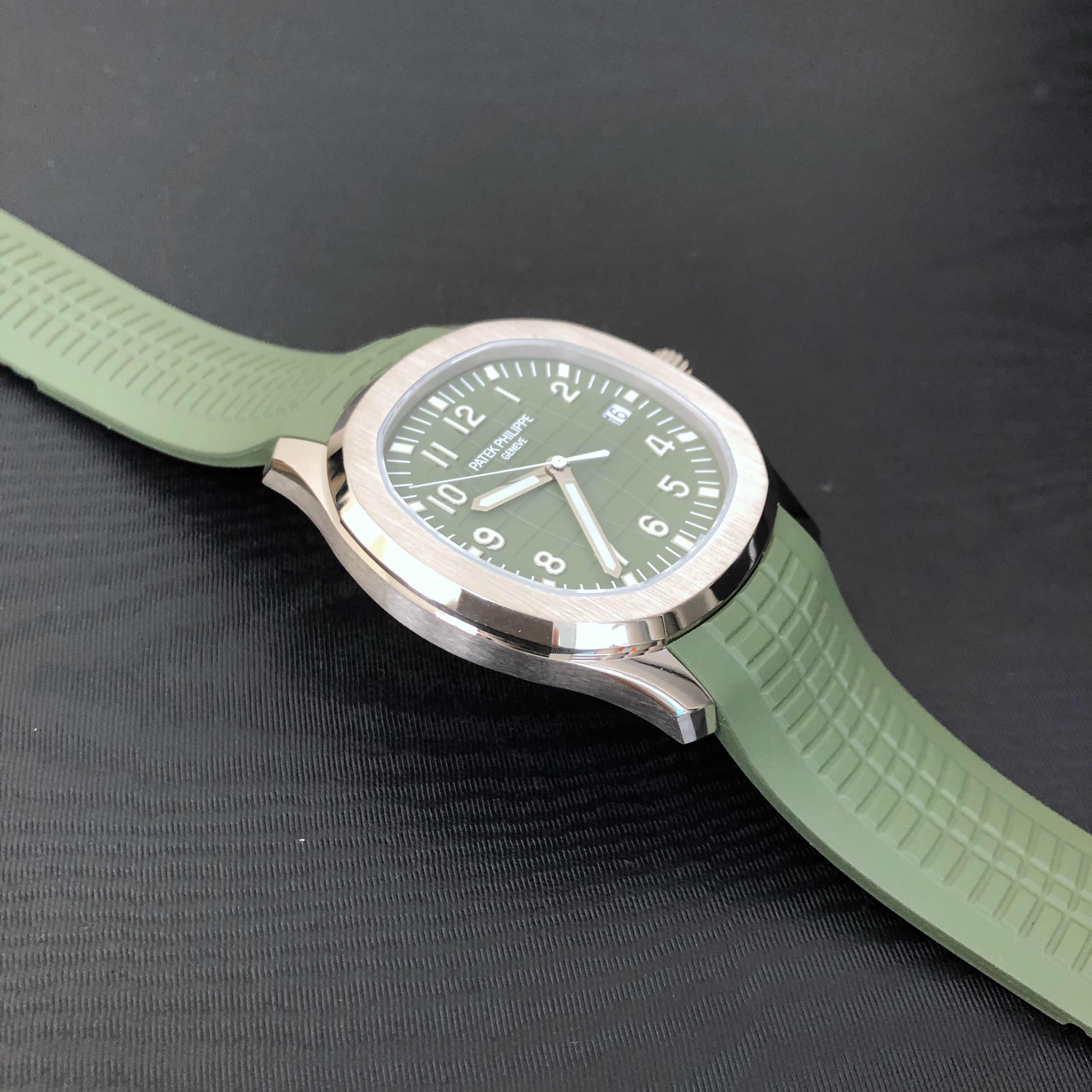Patek Philippe 5168G-010 7