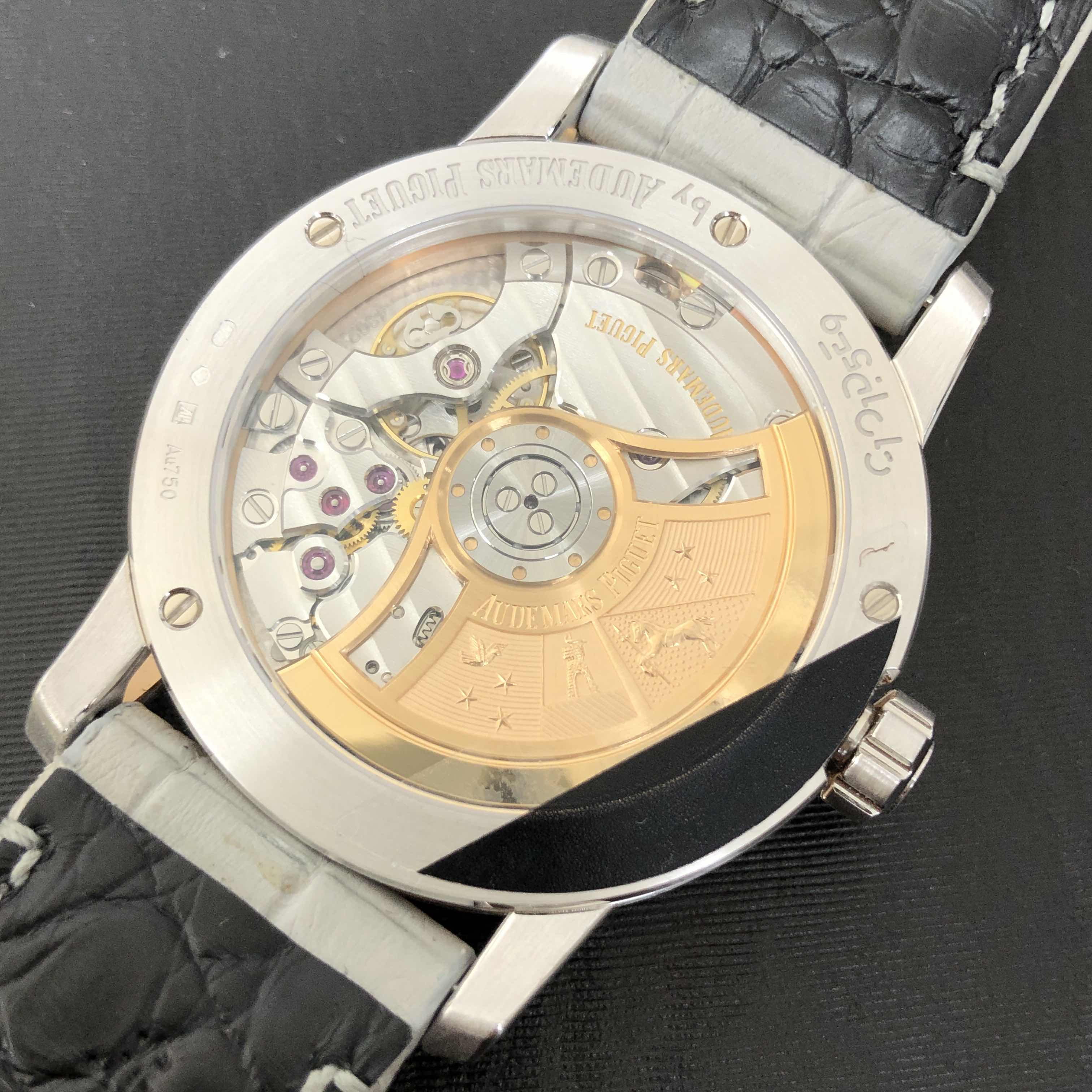 Audemars Piguet 15210CR.OO.A009CR.01 7