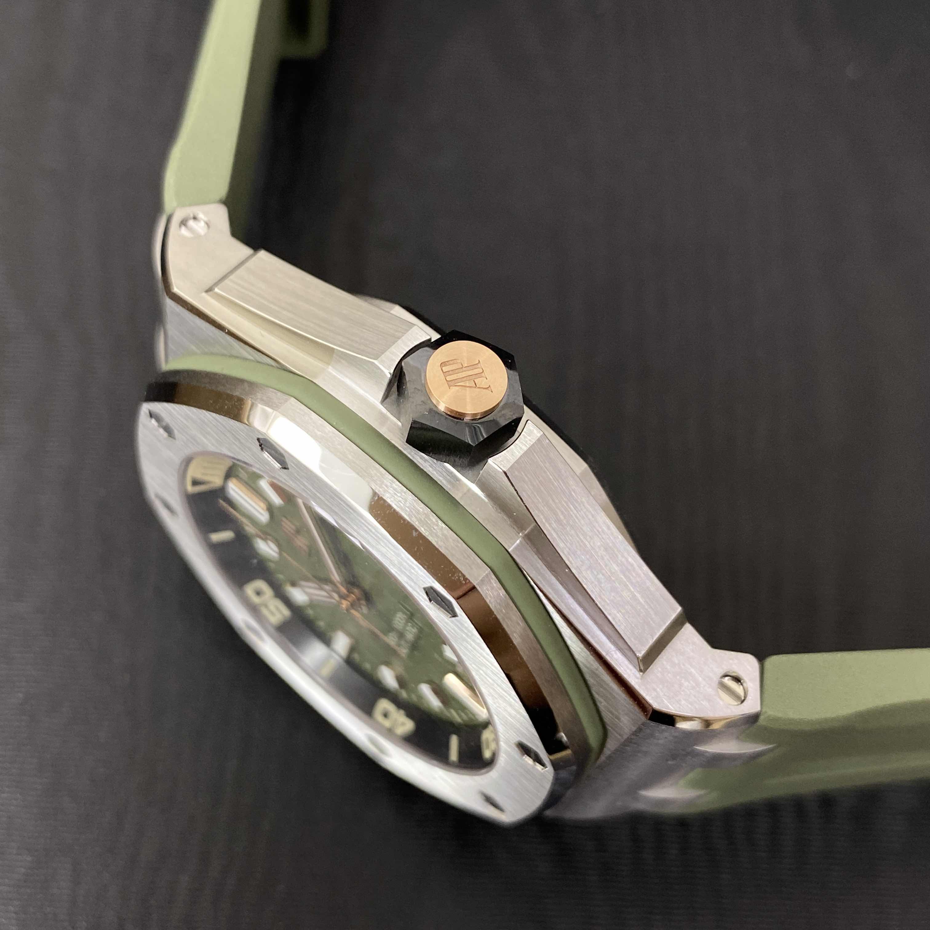 Audemars Piguet 15720ST.OO.A052CA.01 7