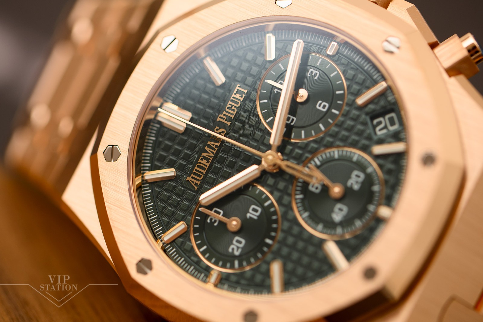 Audemars Piguet 26240OR.OO.1320OR.04 8