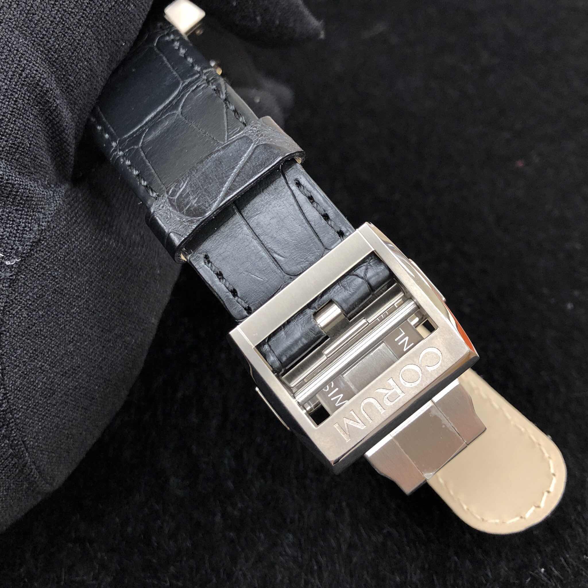 Corum 007.400.04-0F81 0000 8
