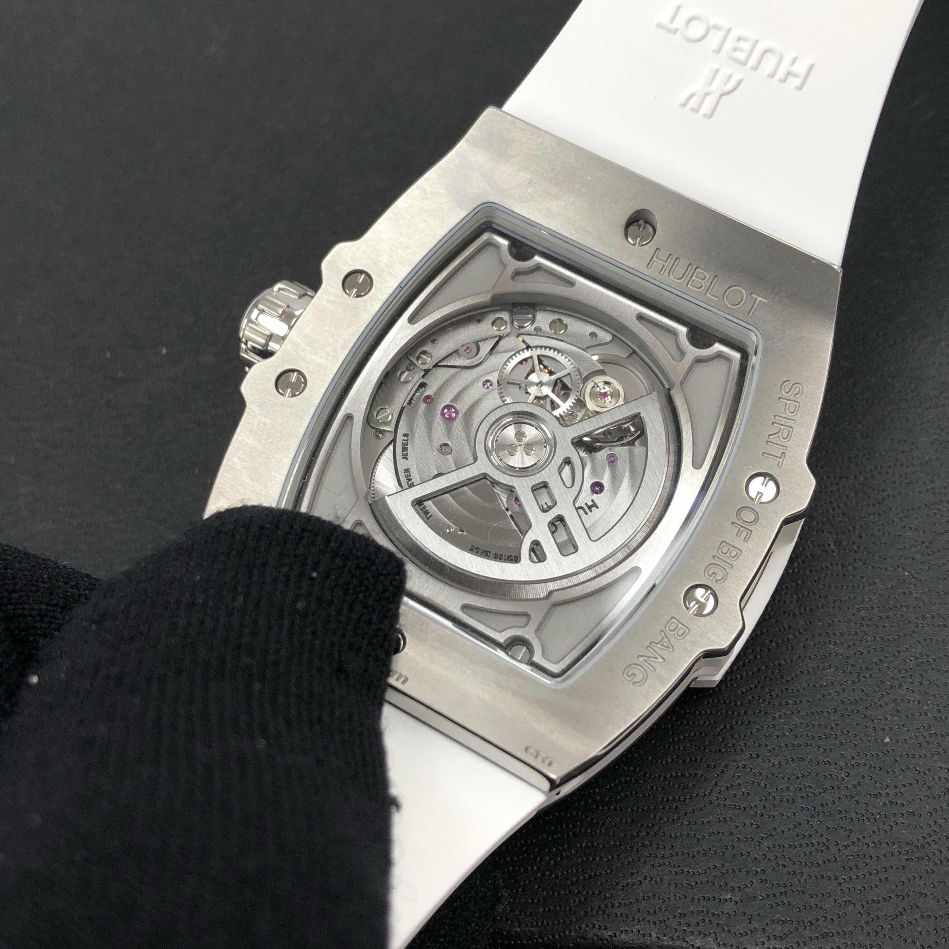 Hublot 647.NE.2070.RW.1604 8