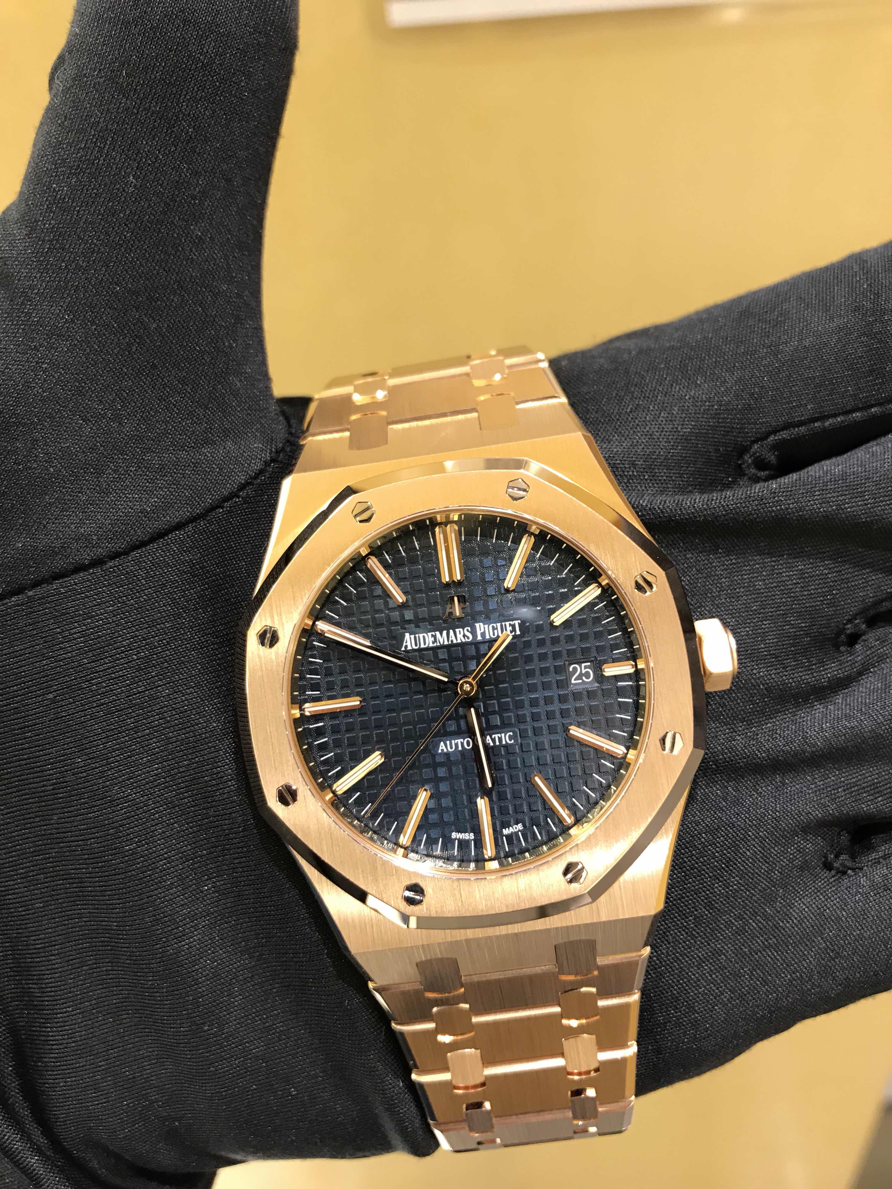 Audemars Piguet 15400OR.OO.1220OR.03 8