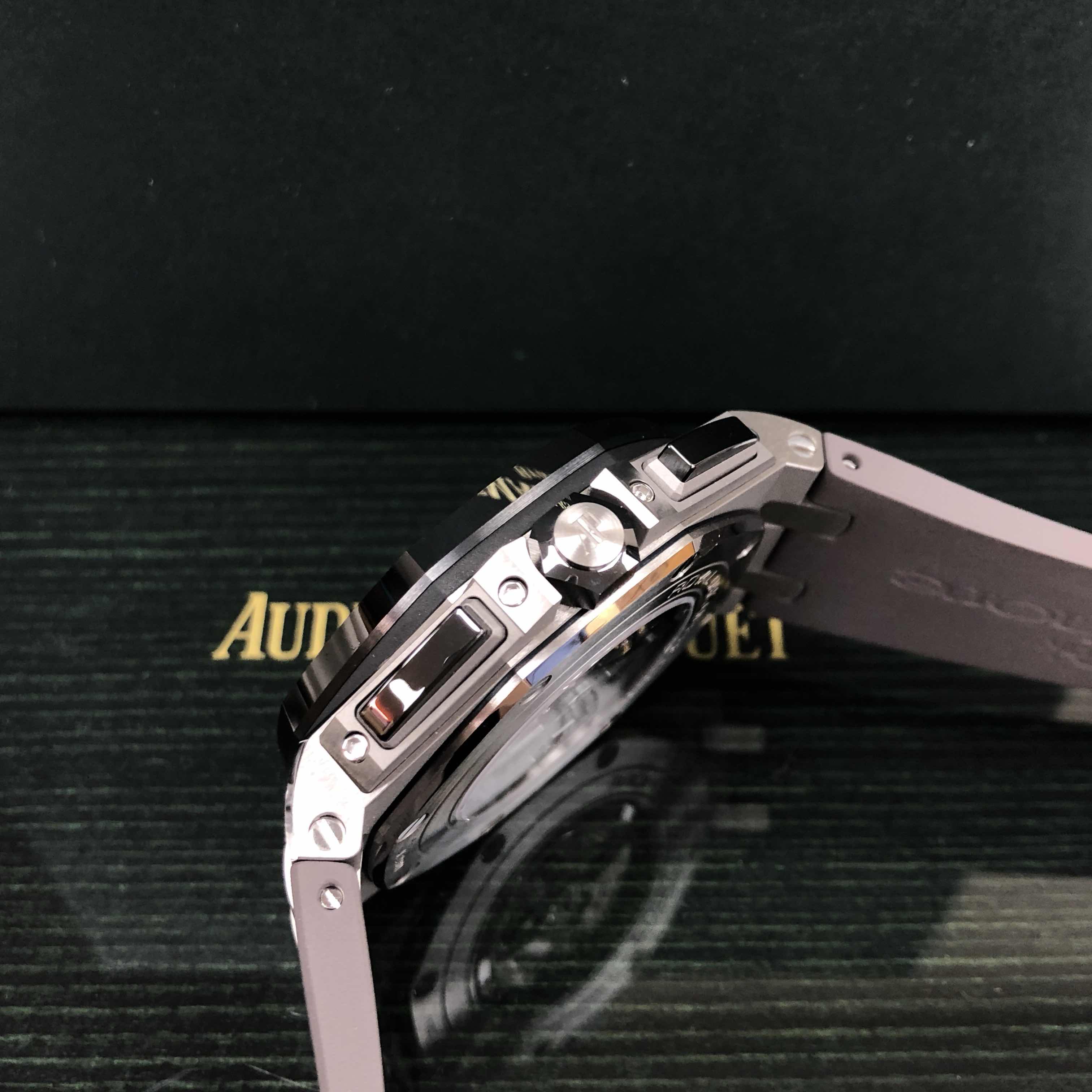 Audemars Piguet 26400IO.OO.A004CA.01  8