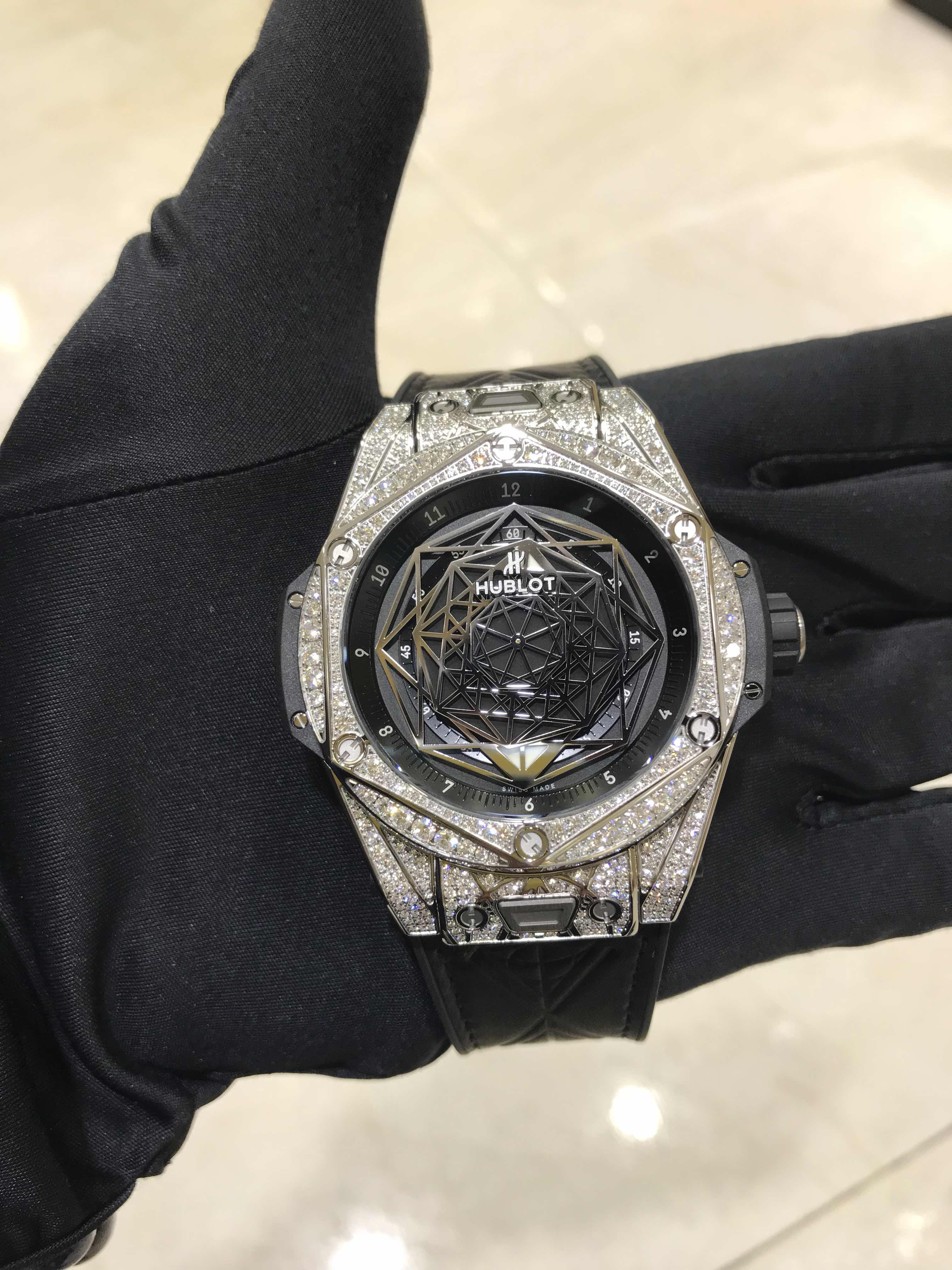 Hublot 415.NX.1112.VR.1704.MXM17 8