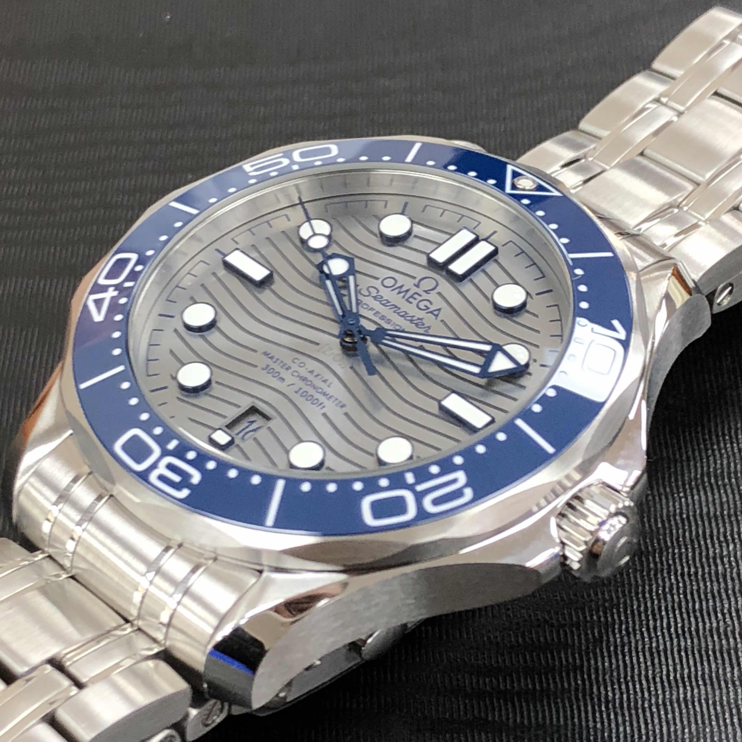 Omega 210.30.42.20.06.001 8