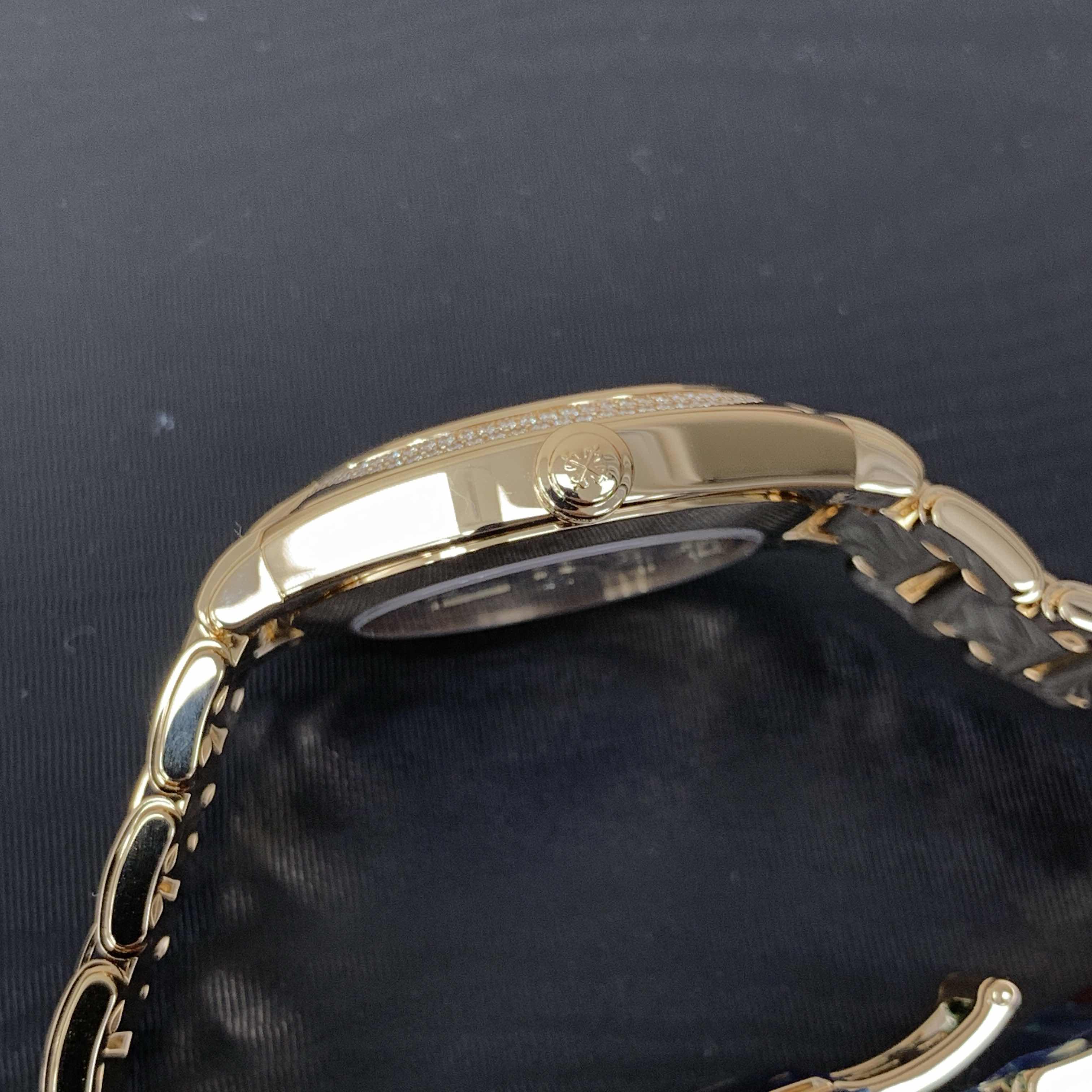 Patek Philippe 7300/1201R-001 8