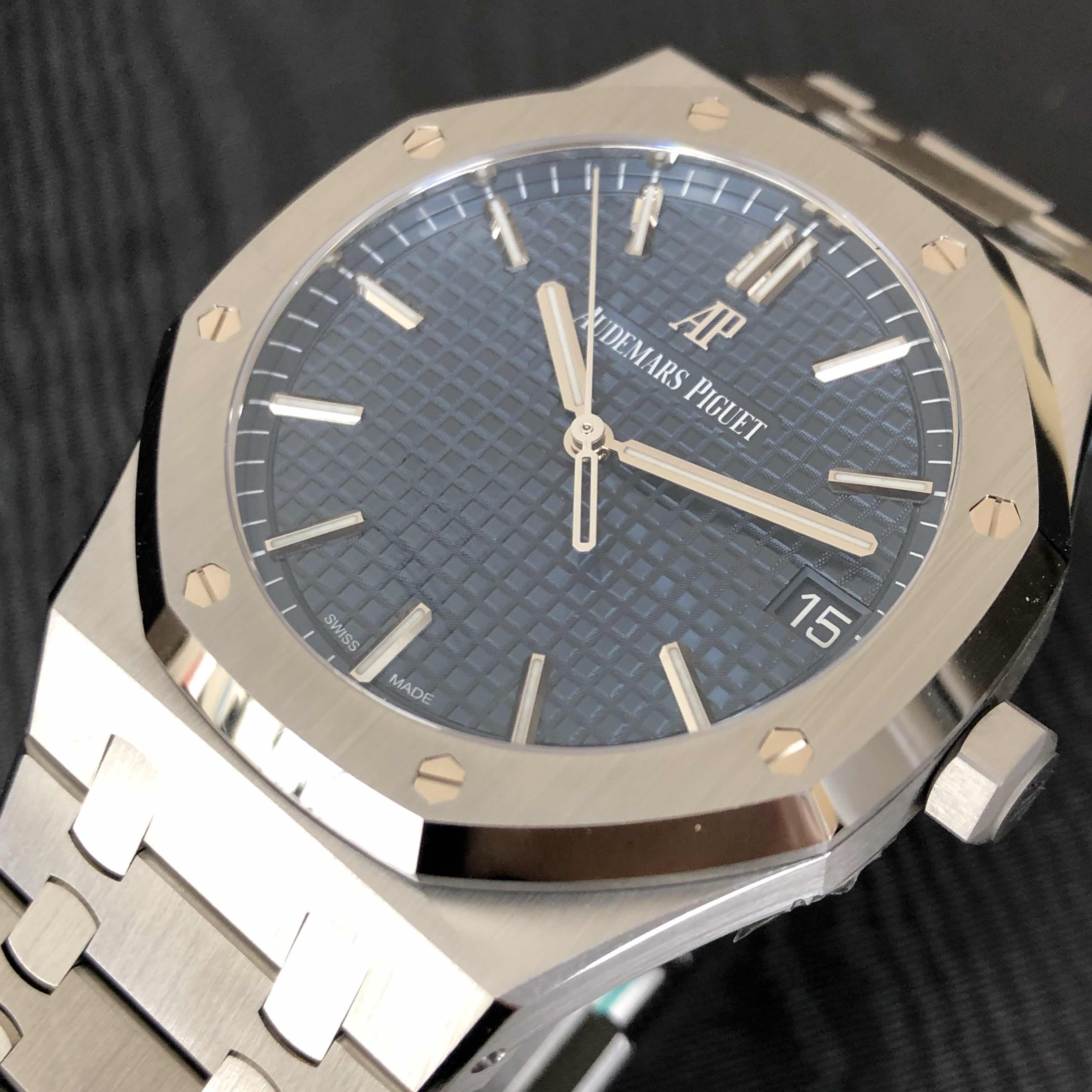 Audemars Piguet 15500ST.OO.1220ST.01 8