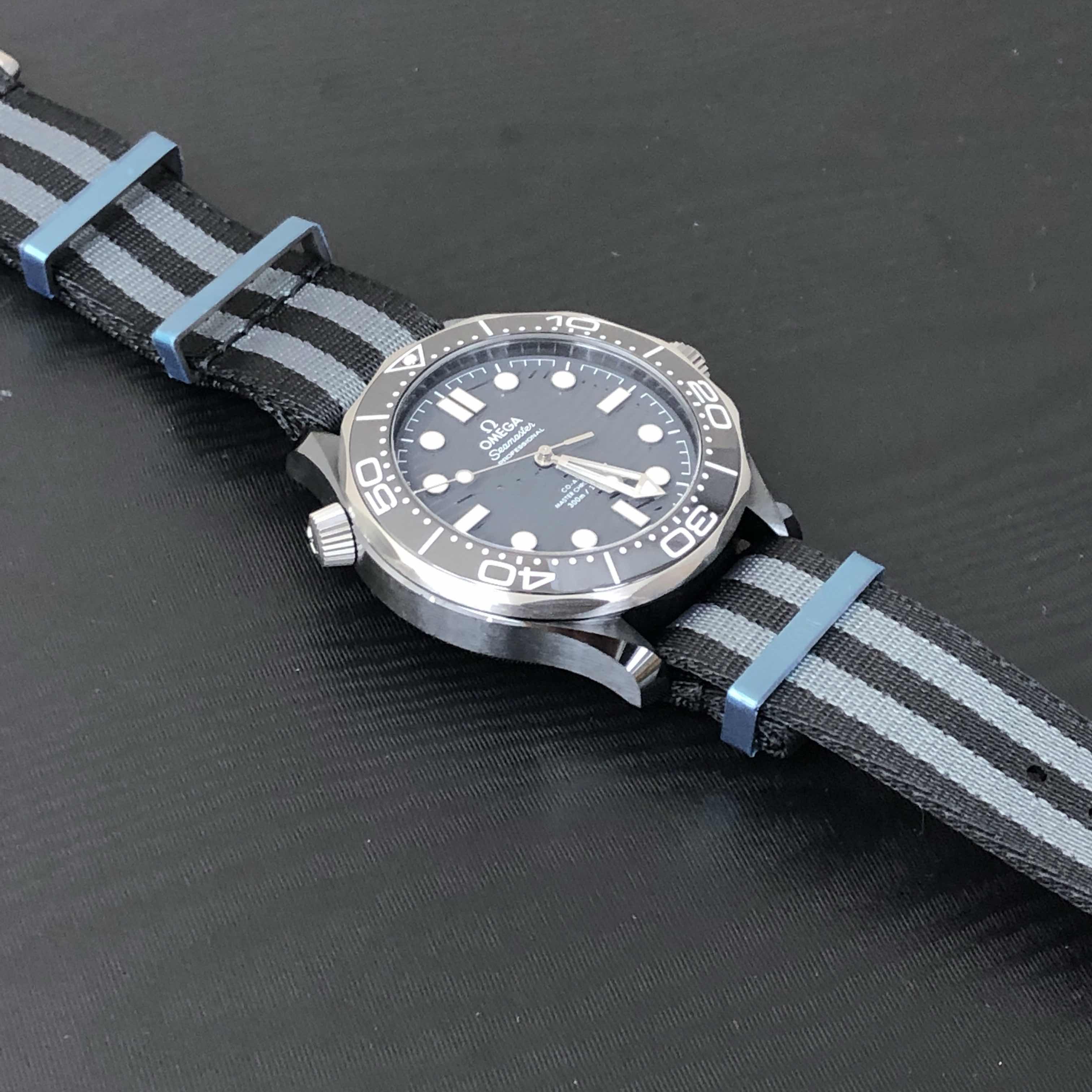 Omega 210.92.44.20.01.002 8