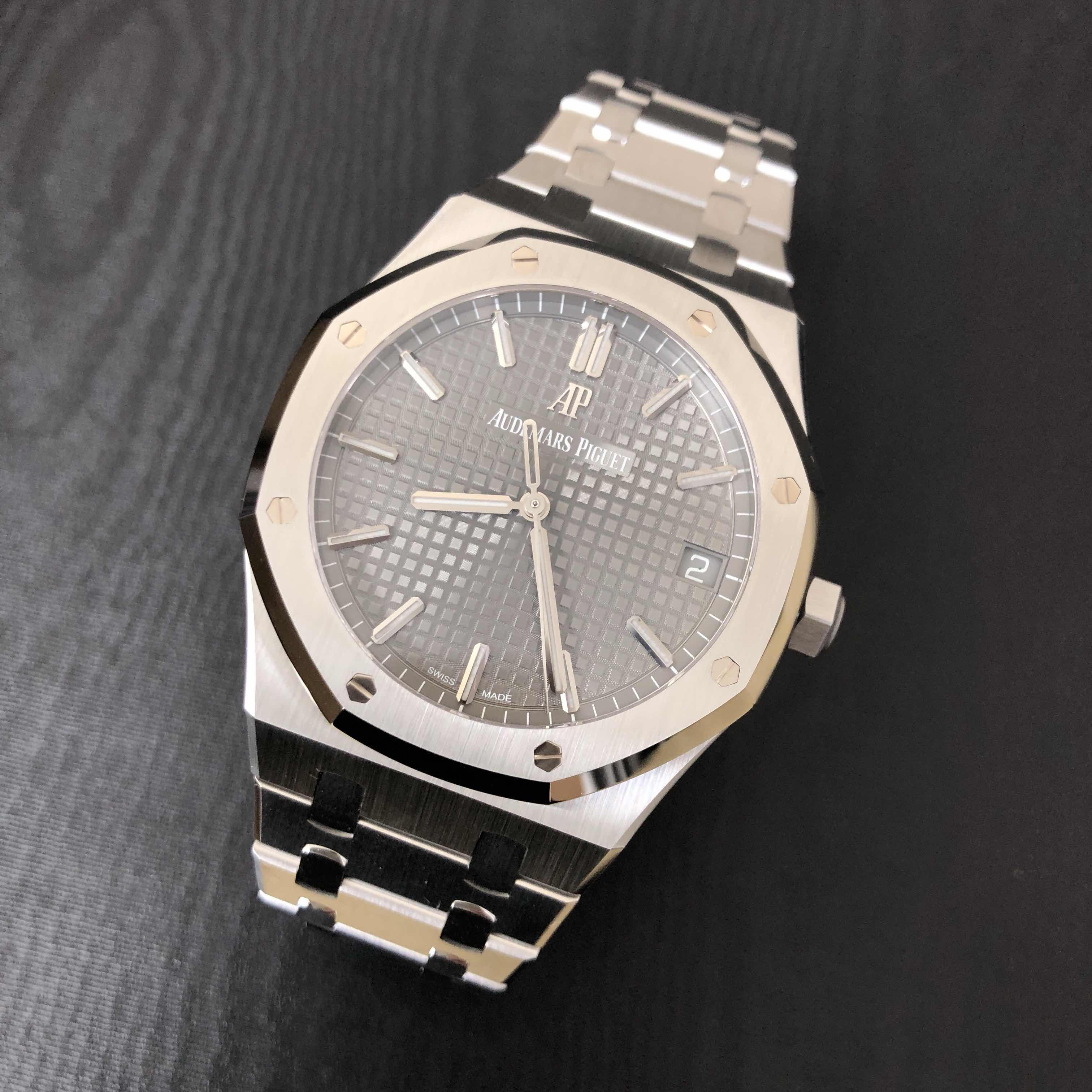 Audemars Piguet 15500ST.OO.1220ST.02  8