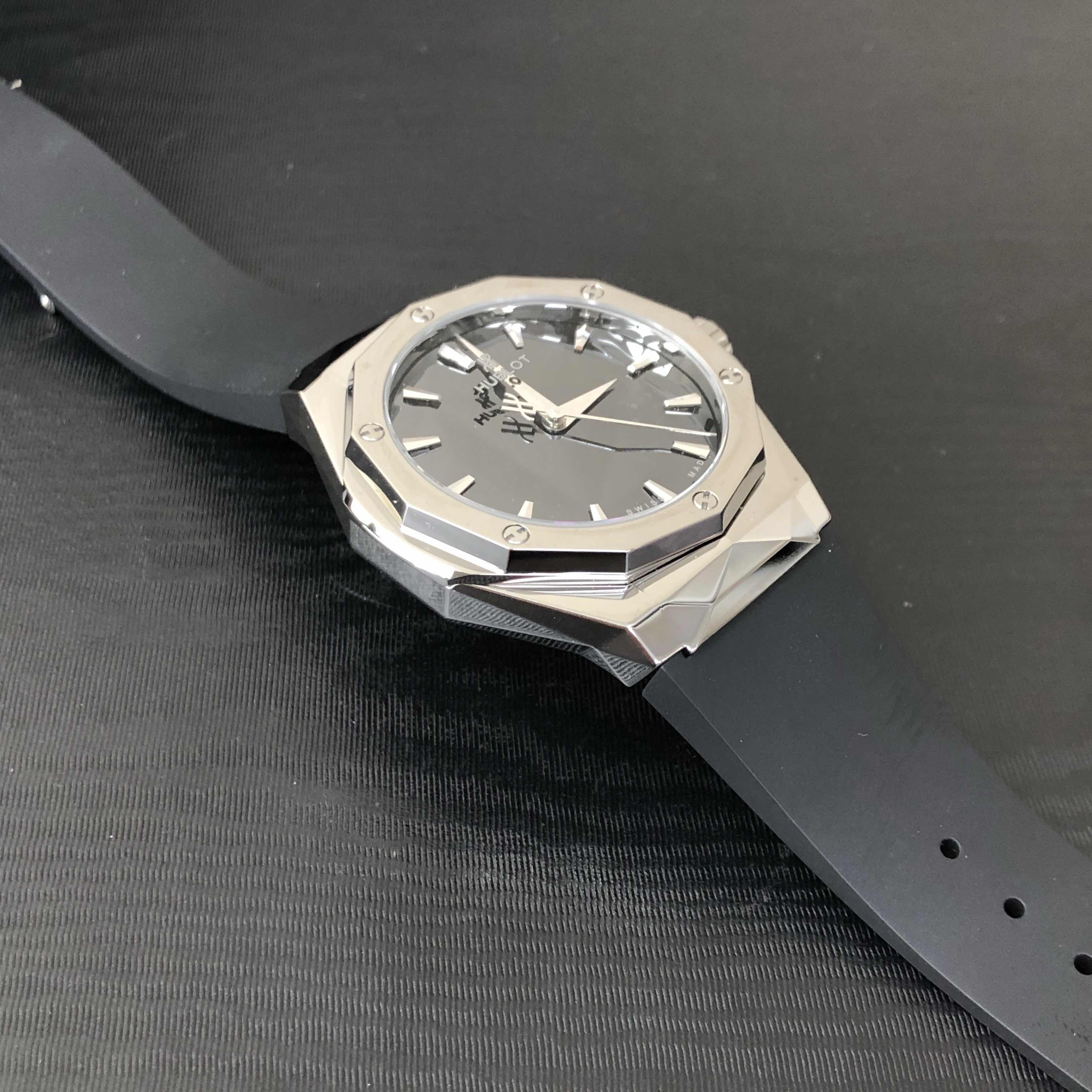Hublot 550.NS.1800.RX.ORL19 8