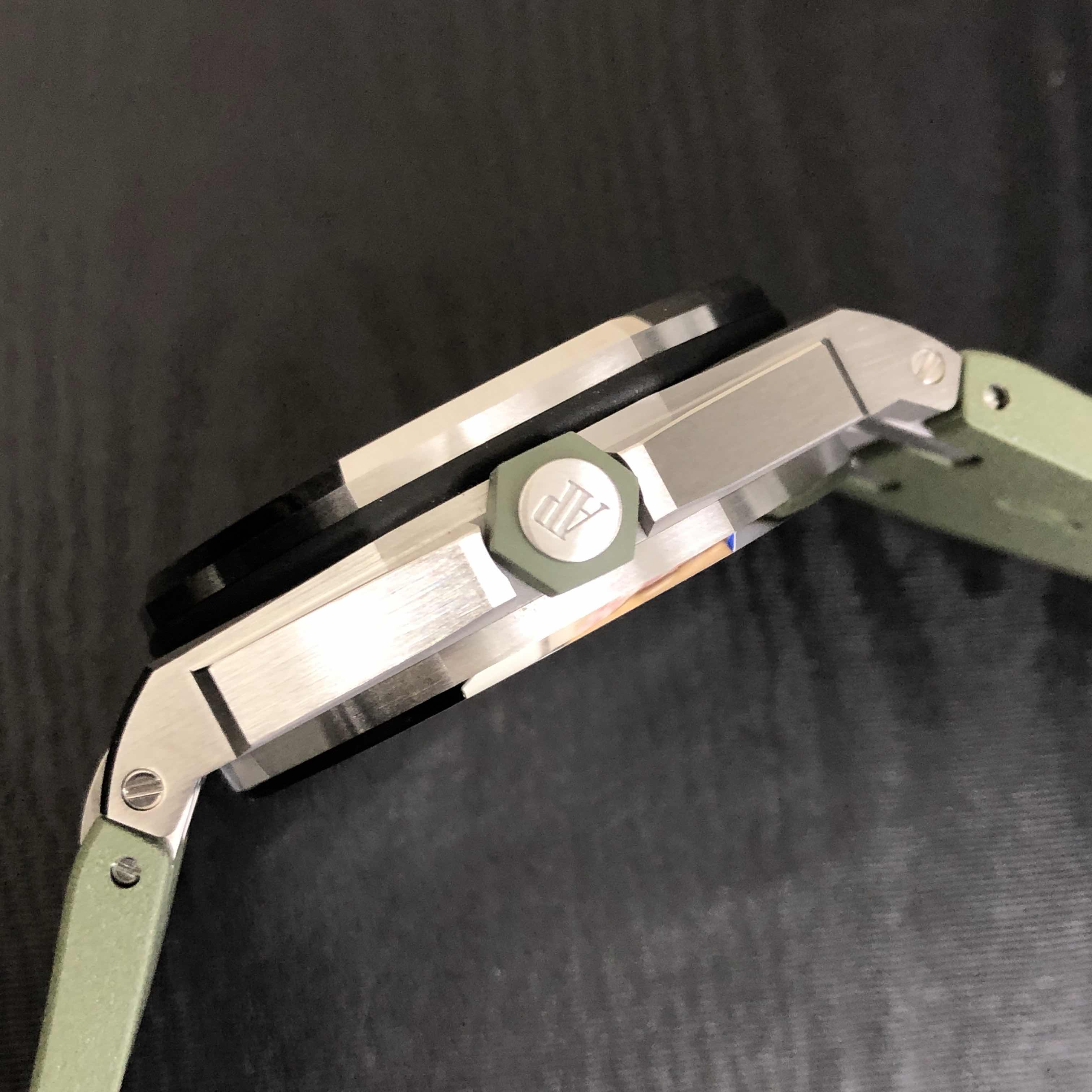 Audemars Piguet 15710ST.OO.A052CA.01 8
