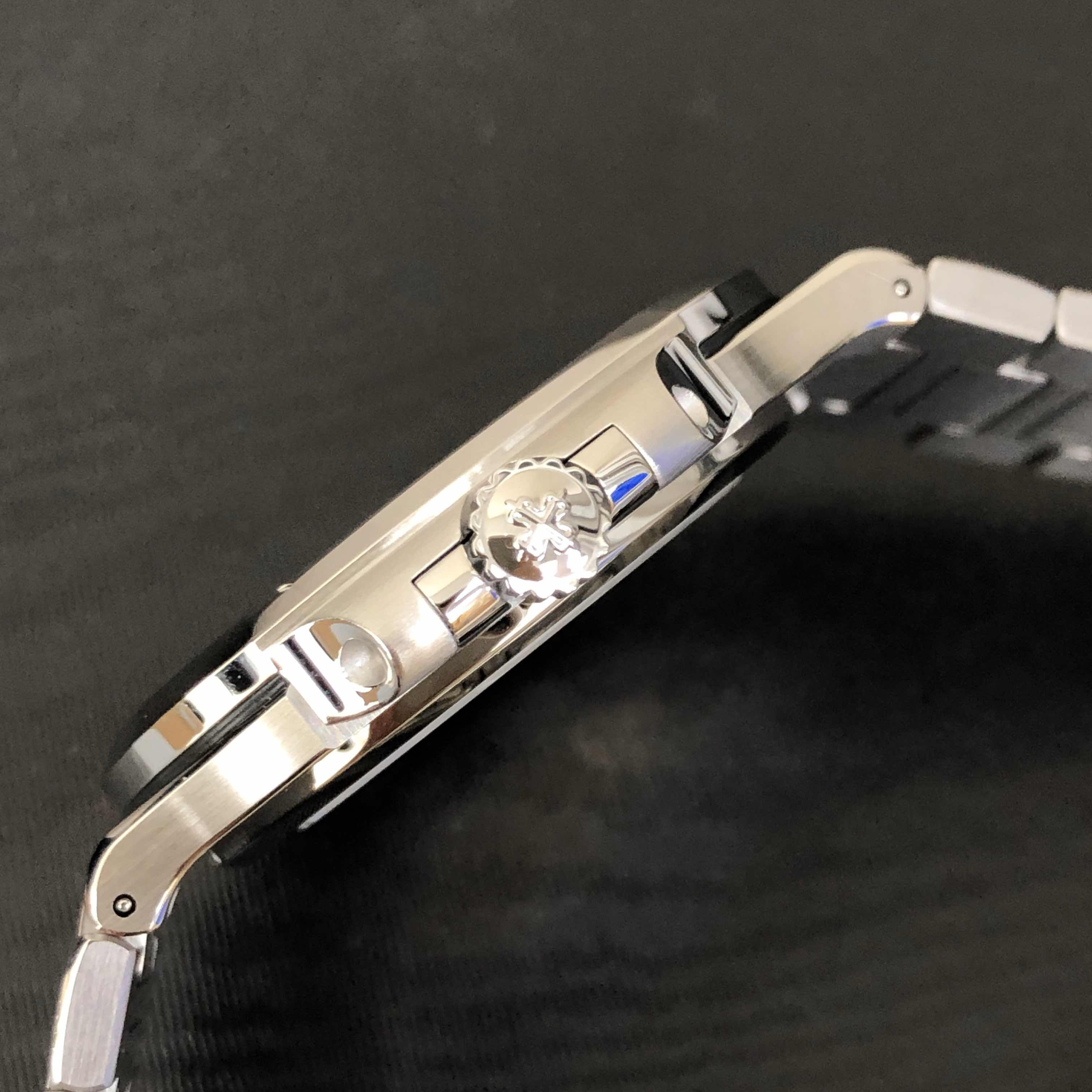 Patek Philippe 5711/1A-010 8
