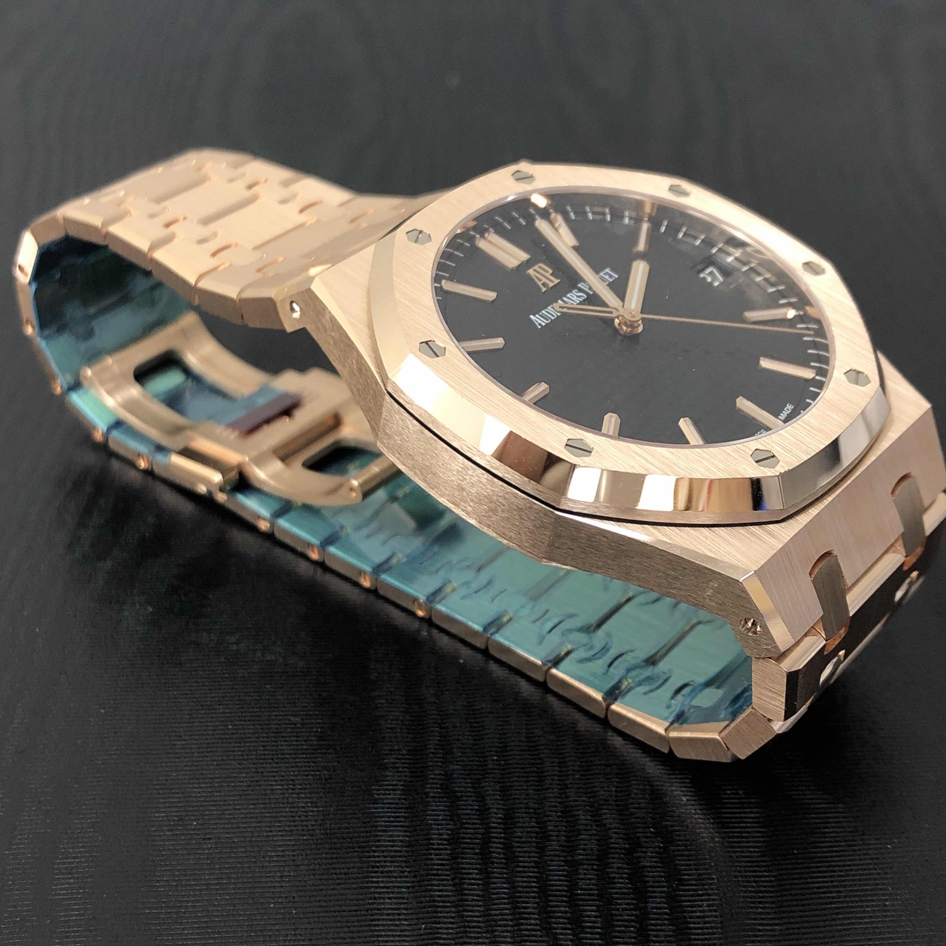 Audemars Piguet 15500OR.OO.1220OR.01  8