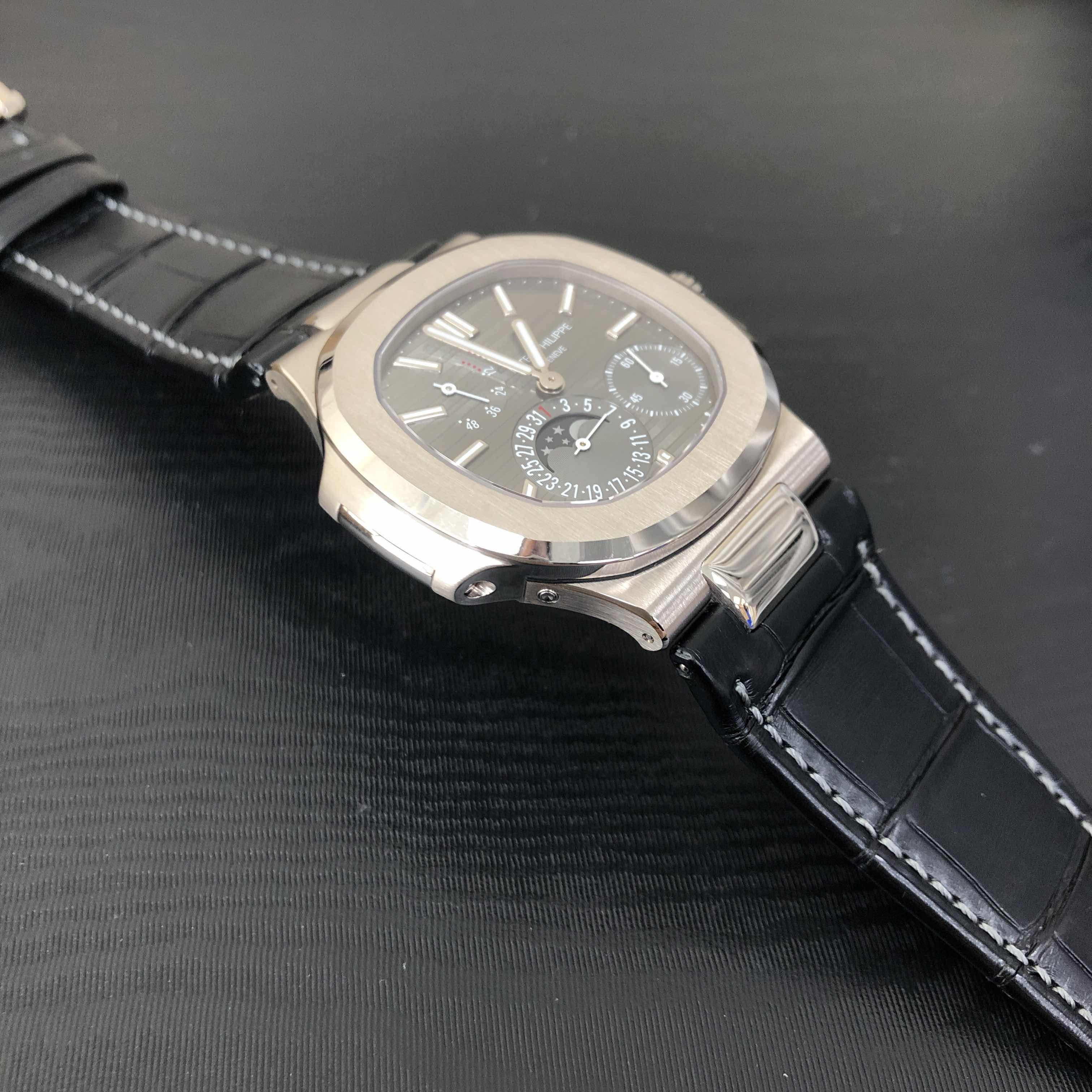 Patek Philippe 5712G-001 8