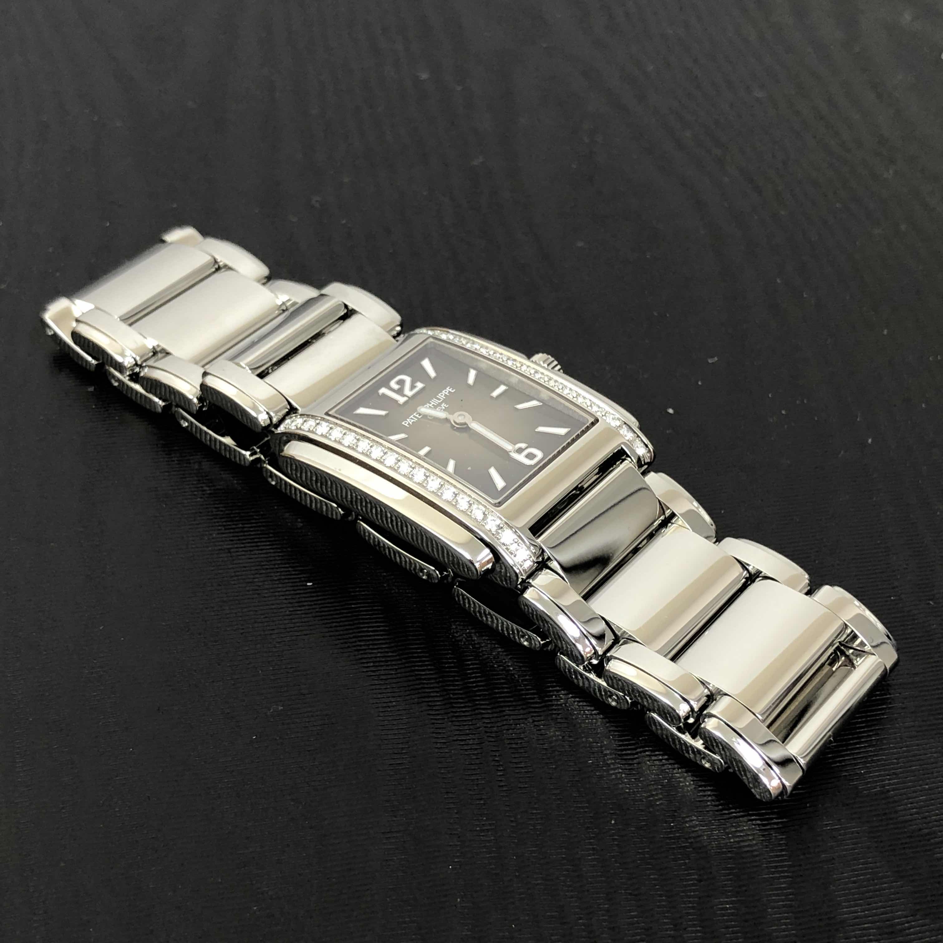 Patek Philippe 4910/1200A-010 8