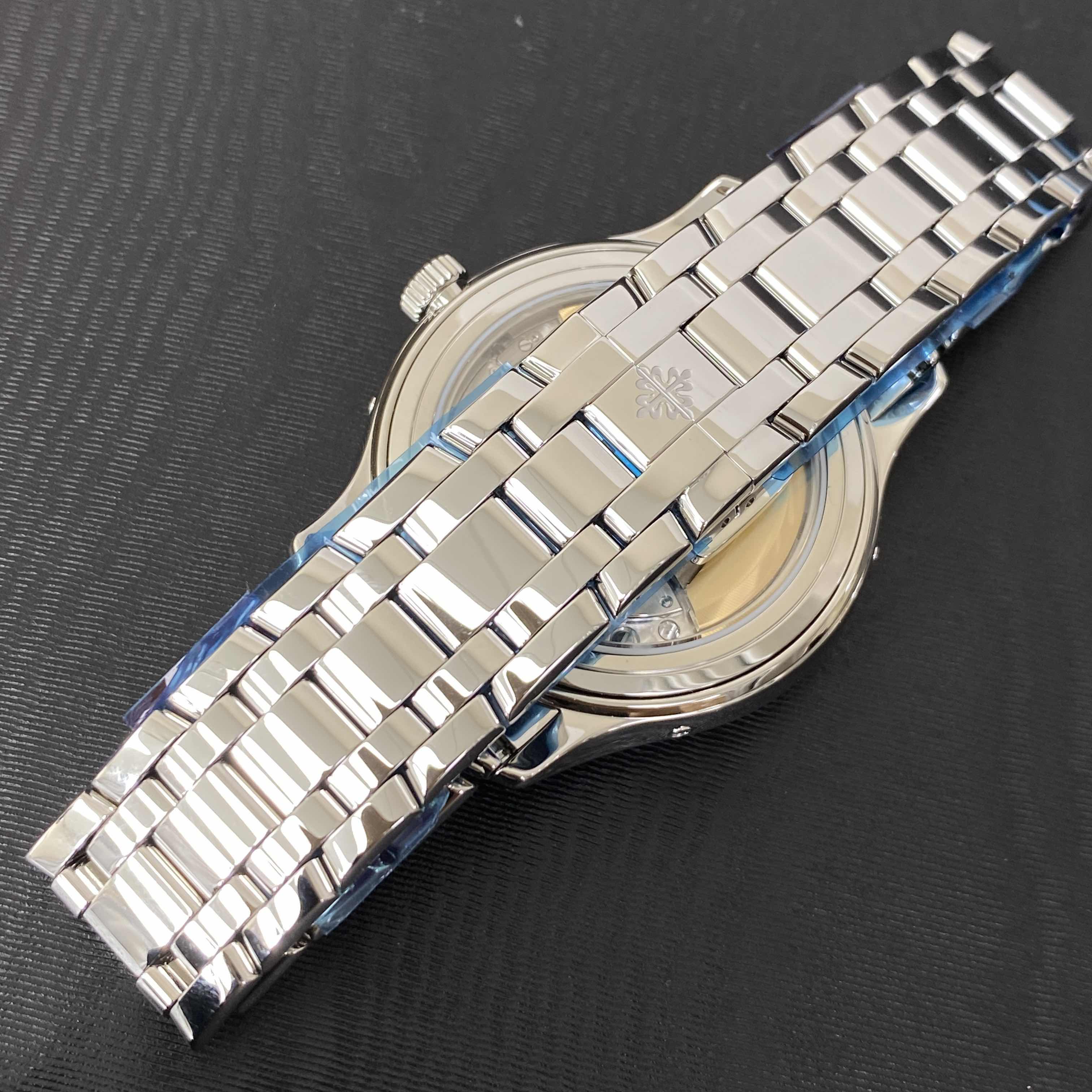 Patek Philippe 4947/1A-001 8