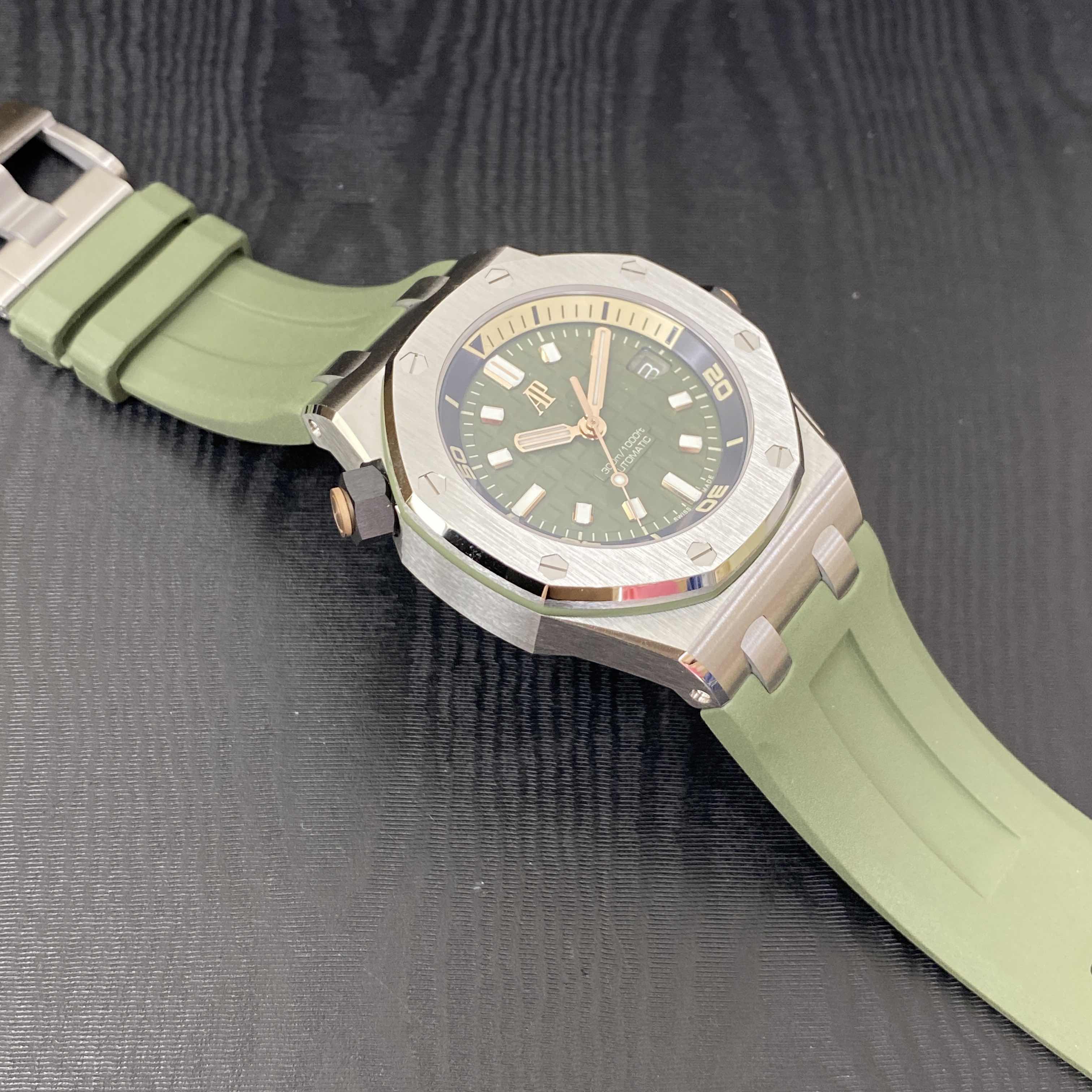 Audemars Piguet 15720ST.OO.A052CA.01 8