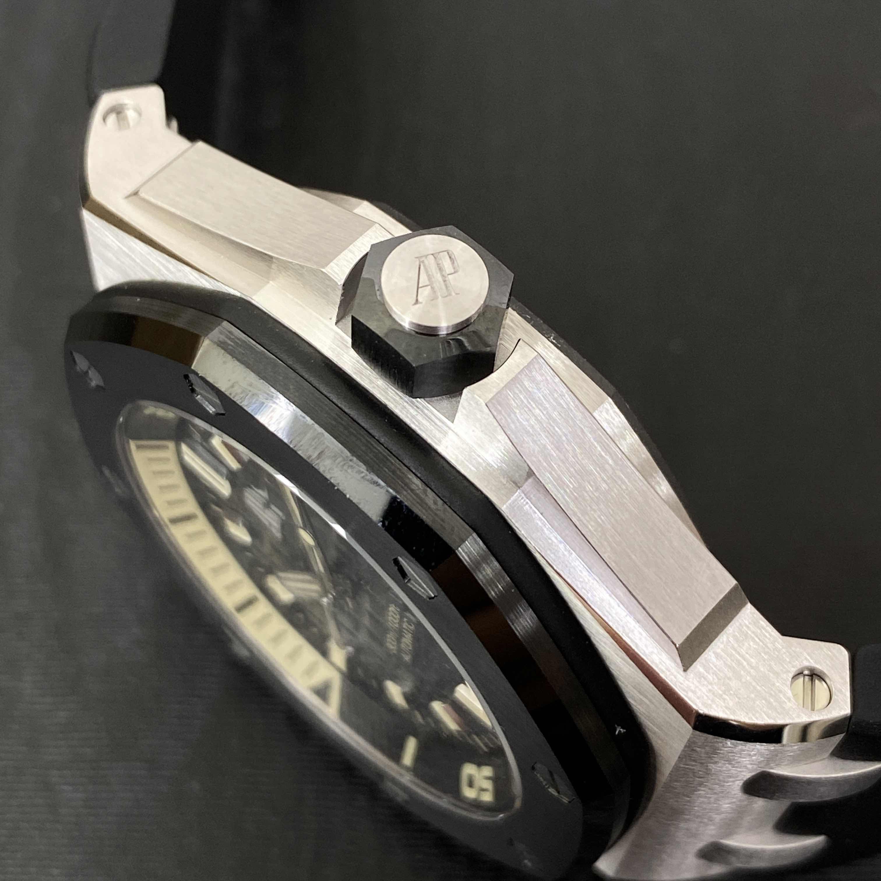 Audemars Piguet 15720CN.OO.A002CA.01 8